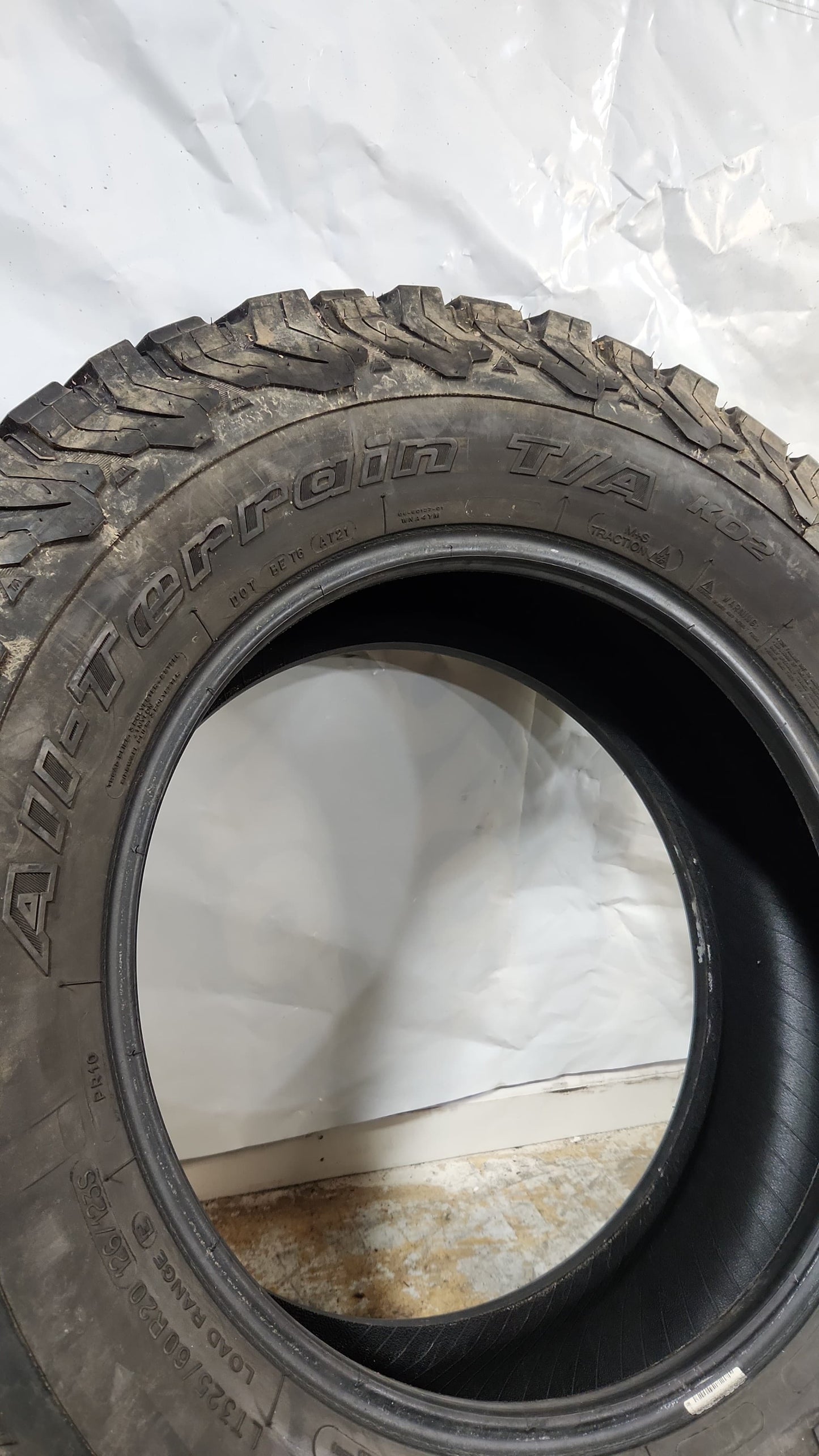 Used Tire - 325/60R20 BFGoodrich All-Terrain T/A KO2 7/32
