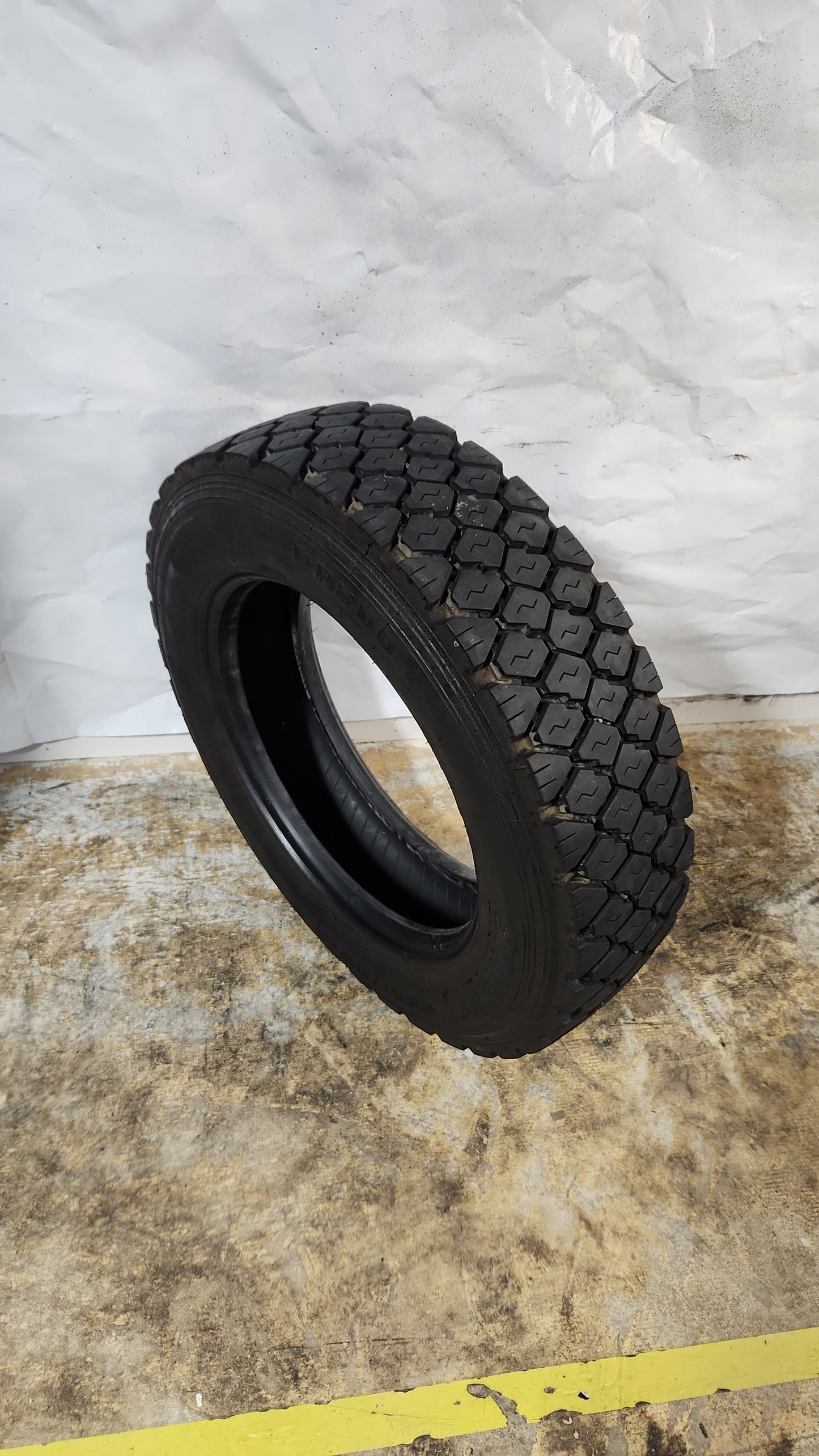 Used Tire - 225/70R19.5 Synergy DP800 7/32