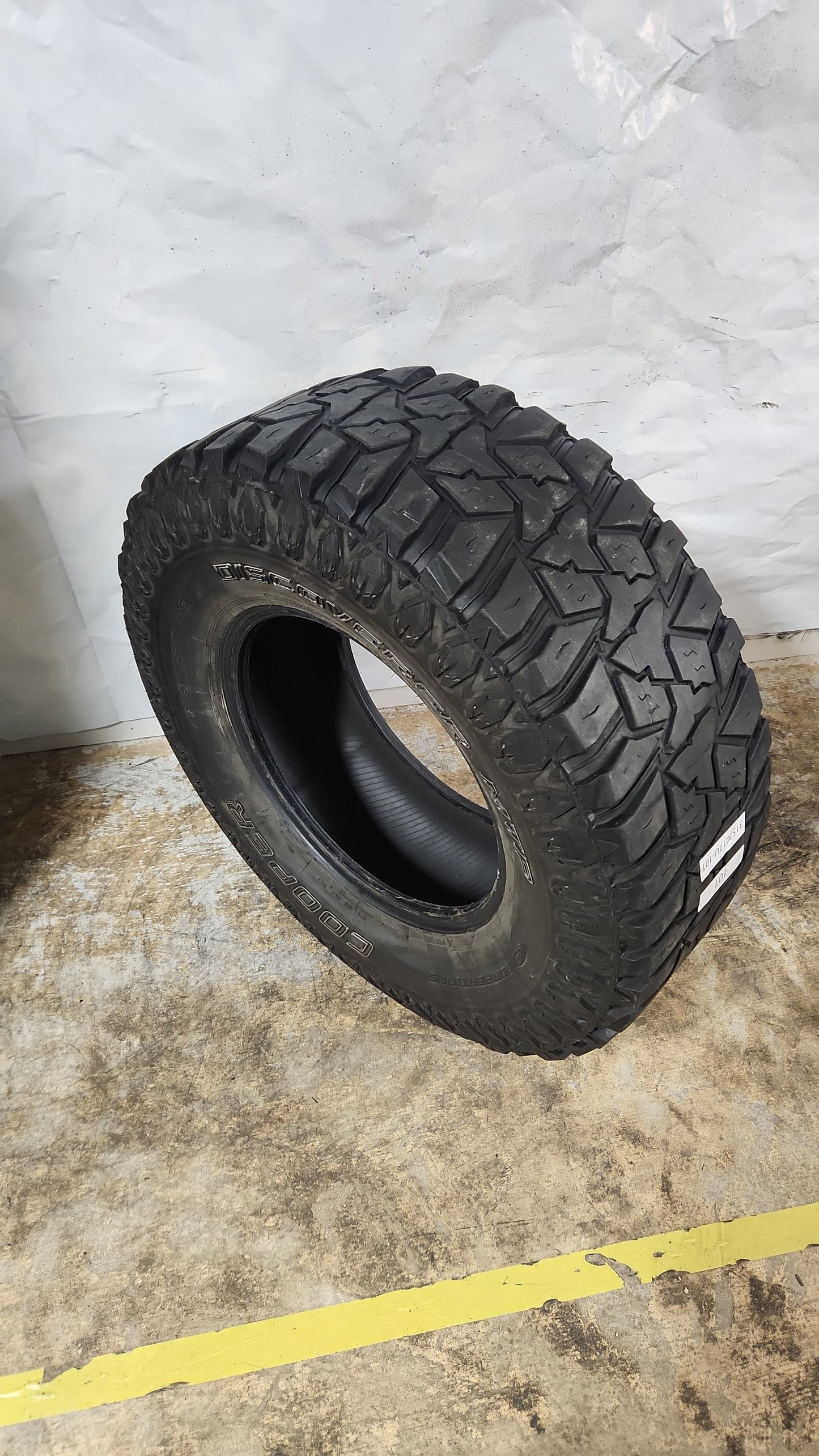 Used Tire - 315/70R17 Cooper Discoverer MTP