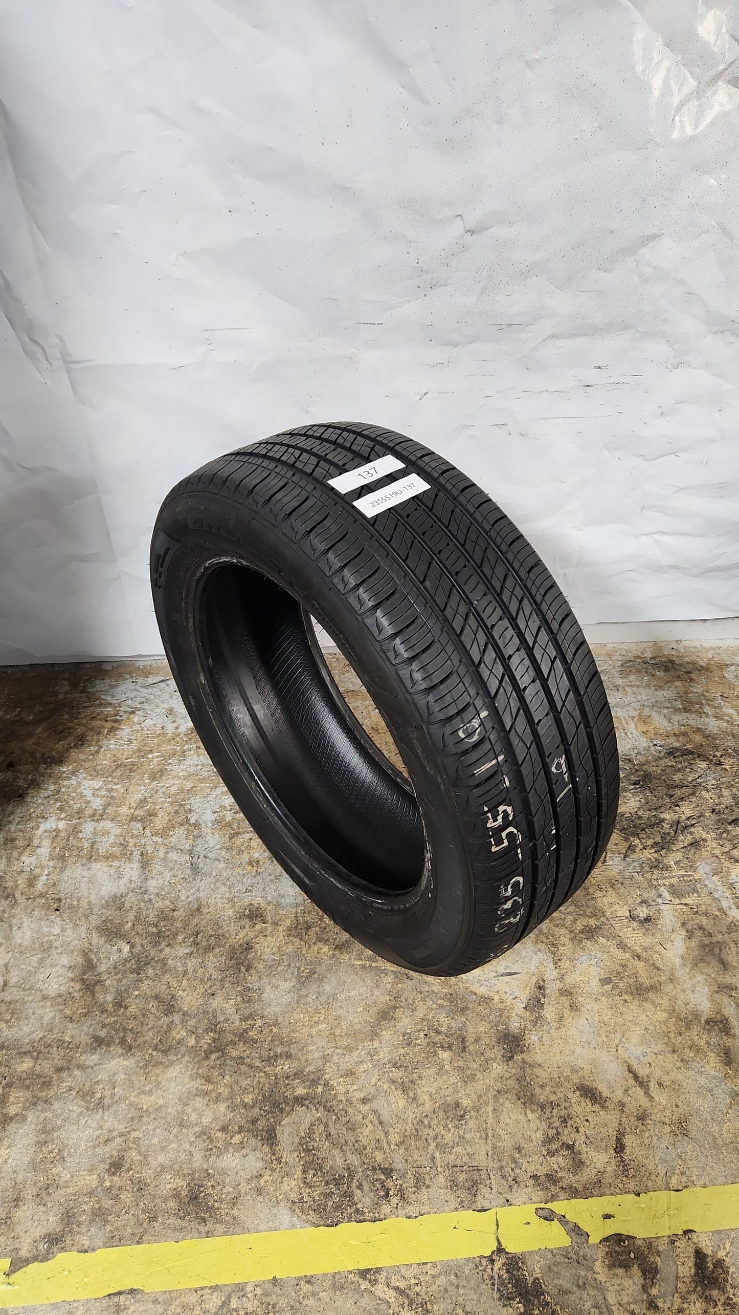 Used Tire - 235/55R19 Kumho Crugen Premium