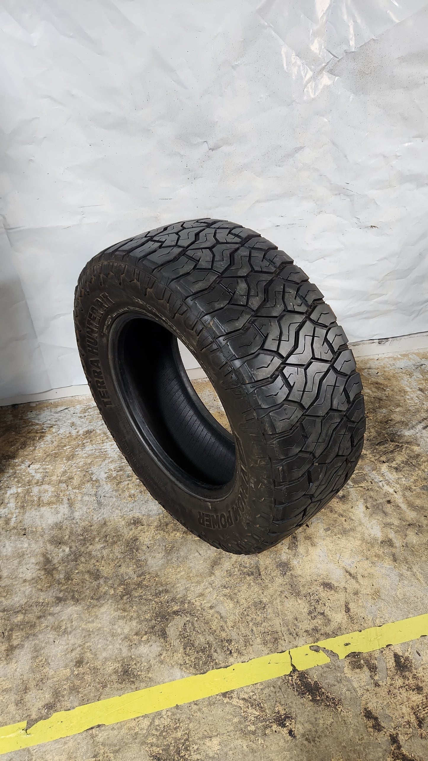 Used Tire - 33X12.50R18 Venom Power Terra Hunter R/T