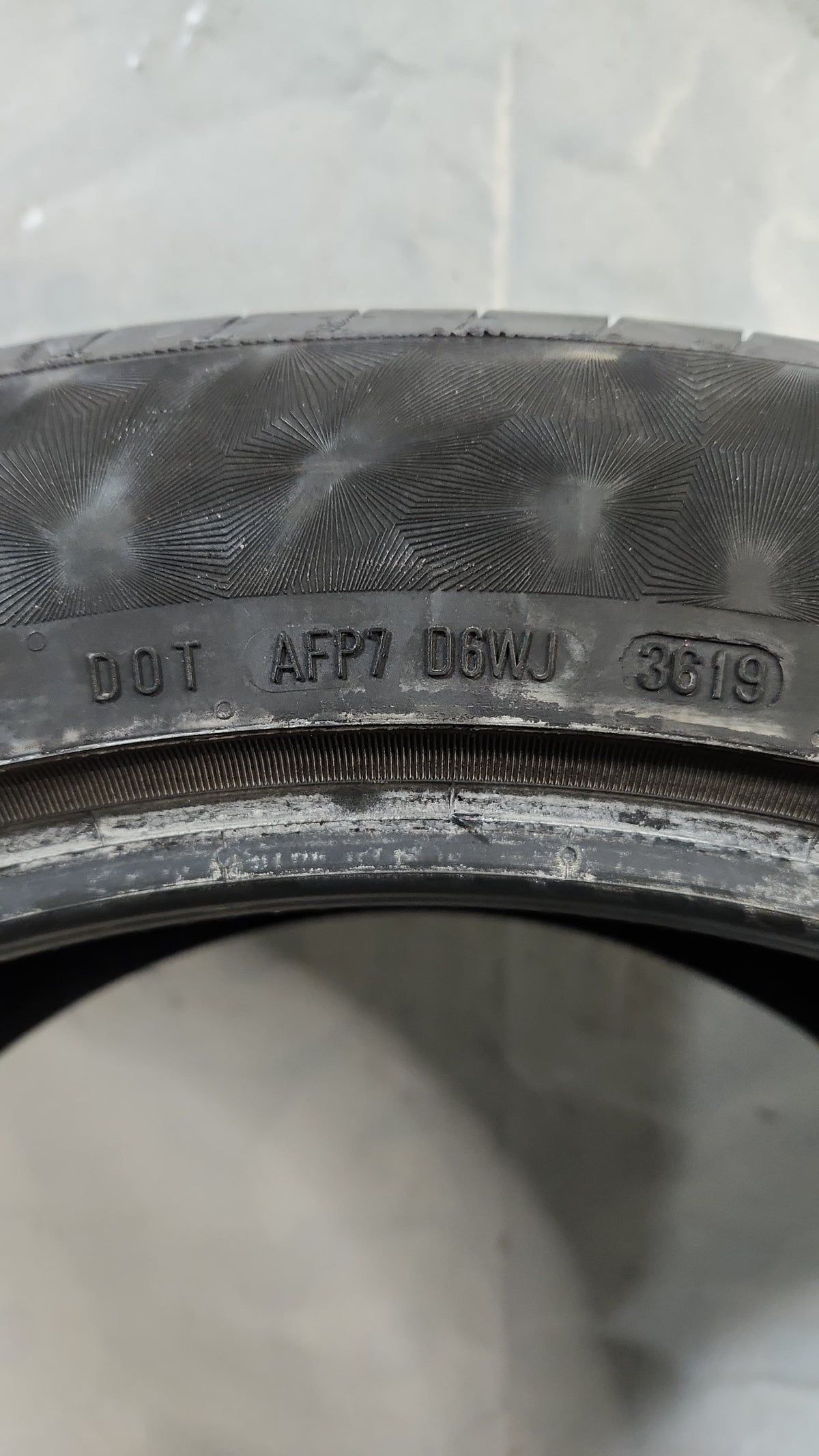 Used Tire - 325/40R22 Continental PremiumContact 6