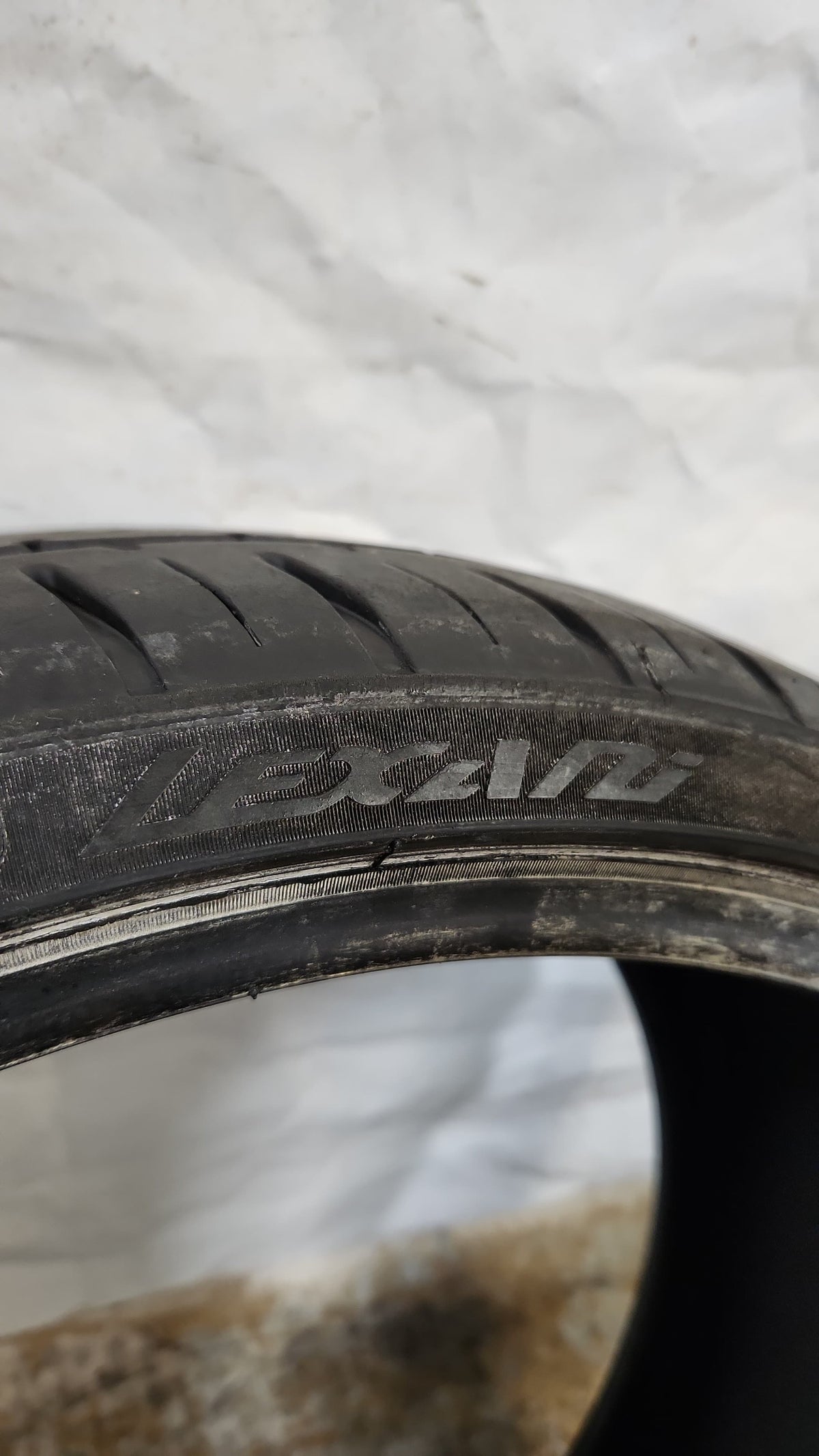 Used Tire - 265/30ZR22 Lexani LX-Twenty