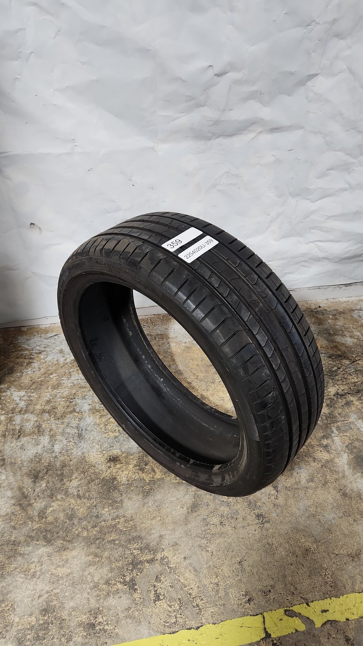 Used Tire - 225/40R20 Pirelli PZero