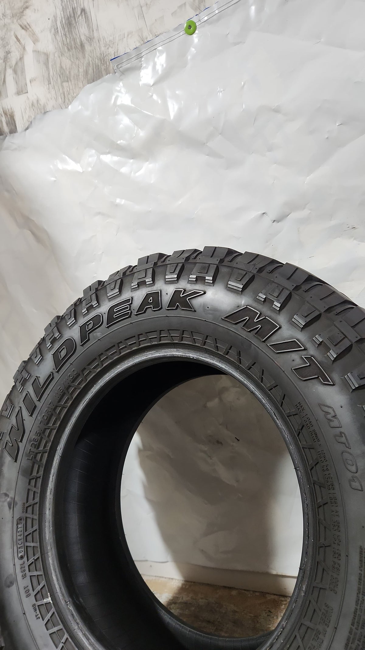 Used Tire - 285/70R17 Falken Wildpeak M/T 01