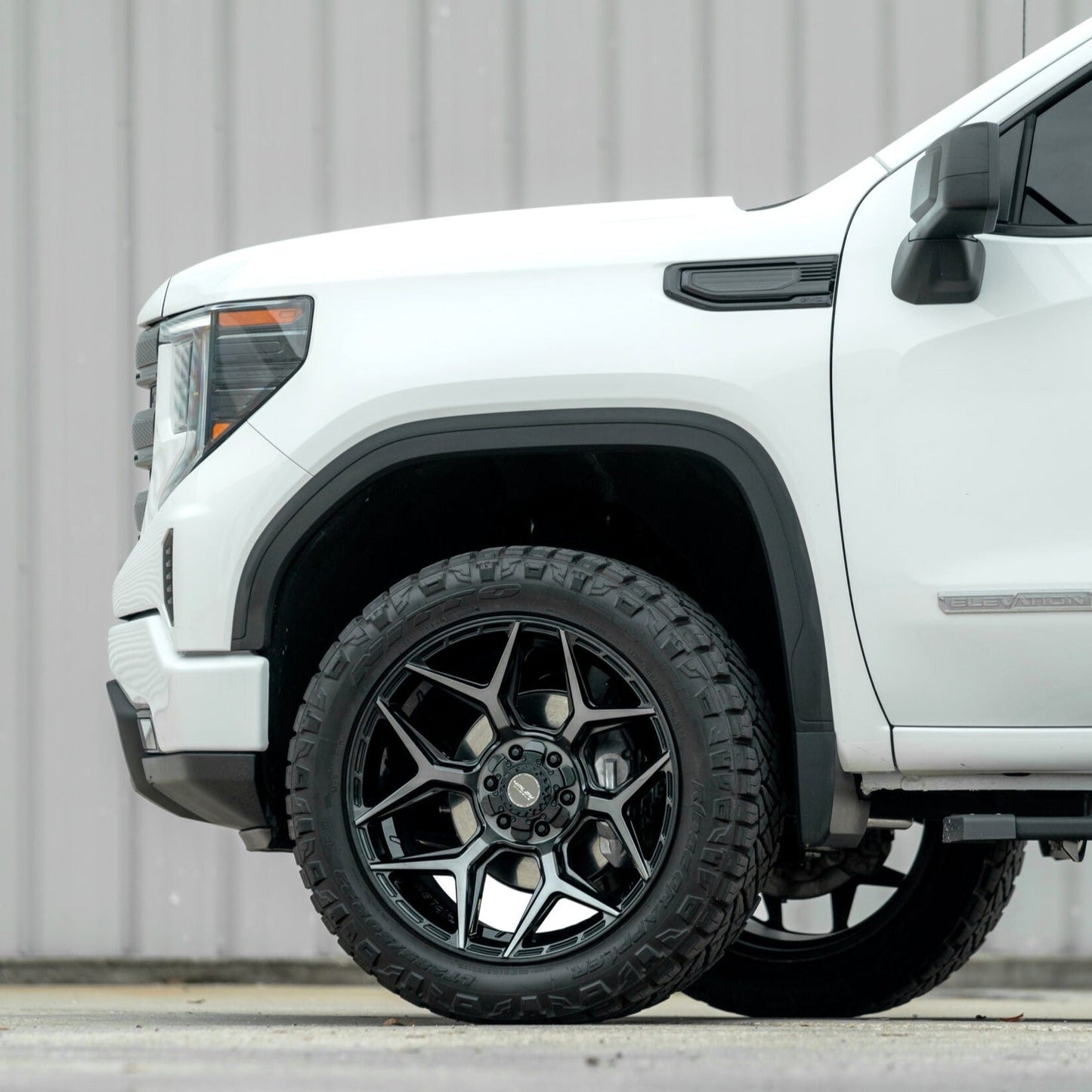 4Play 4P06 22x12 -44 6x135/6x139.7 Gloss Black with Brushed Spoke Faces