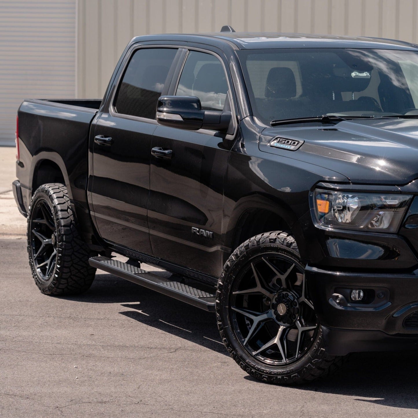 4Play 4P06 20x10 -18 6x135/6x139.7 Gloss Black with Brushed Spoke Faces