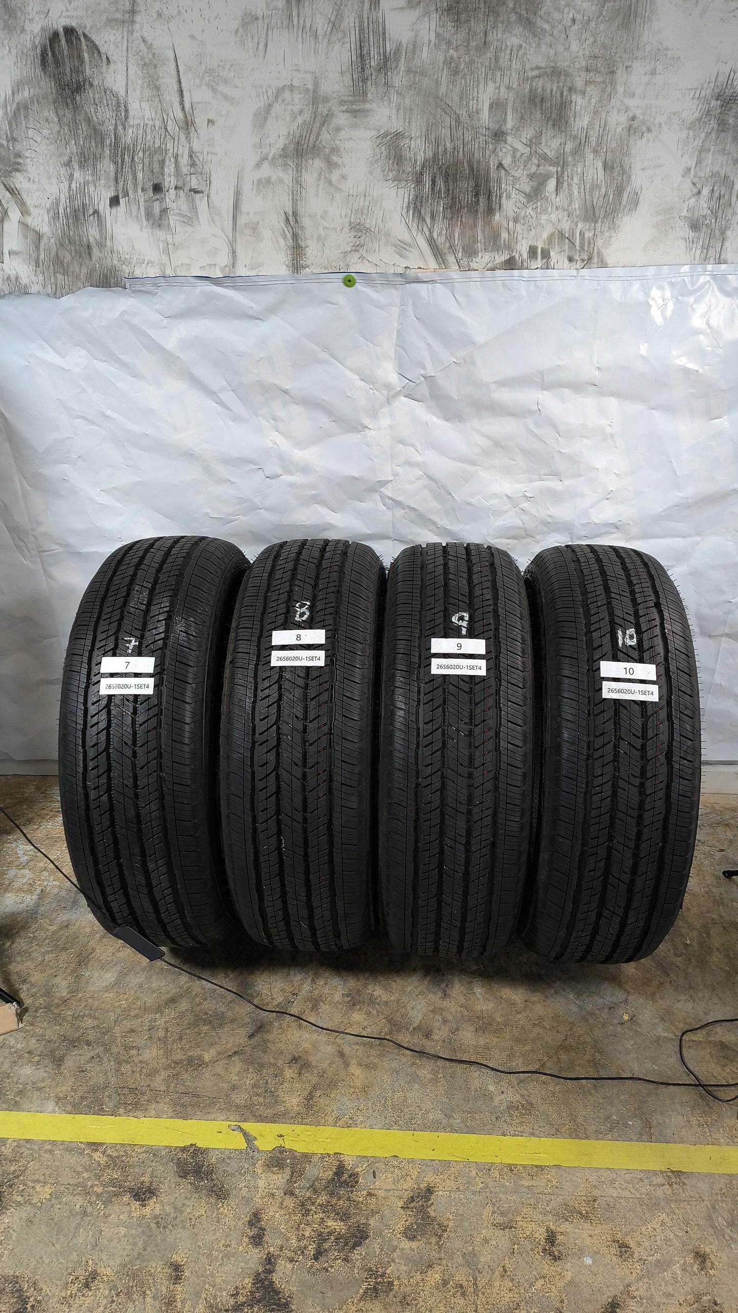 SET OF 4 - 265/60R20 Bridgestone Dueler H/T - Used Tires