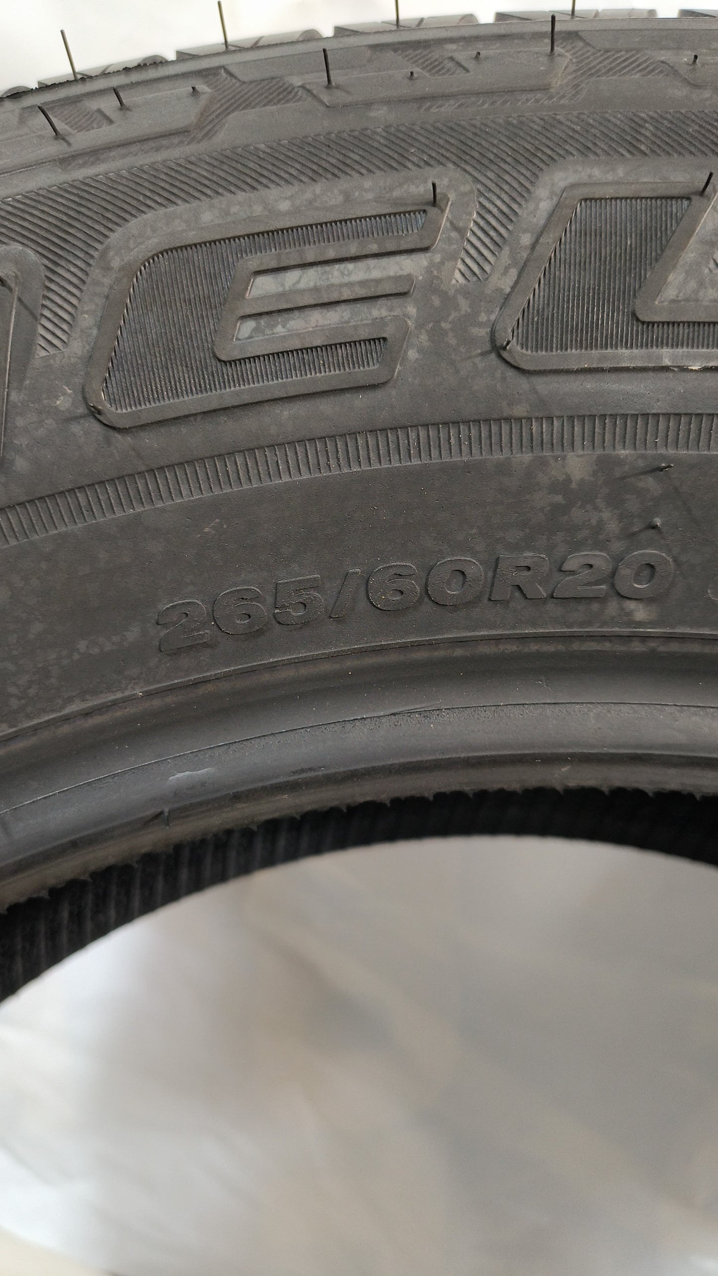 SET OF 4 - 265/60R20 Bridgestone Dueler H/T - Used Tires