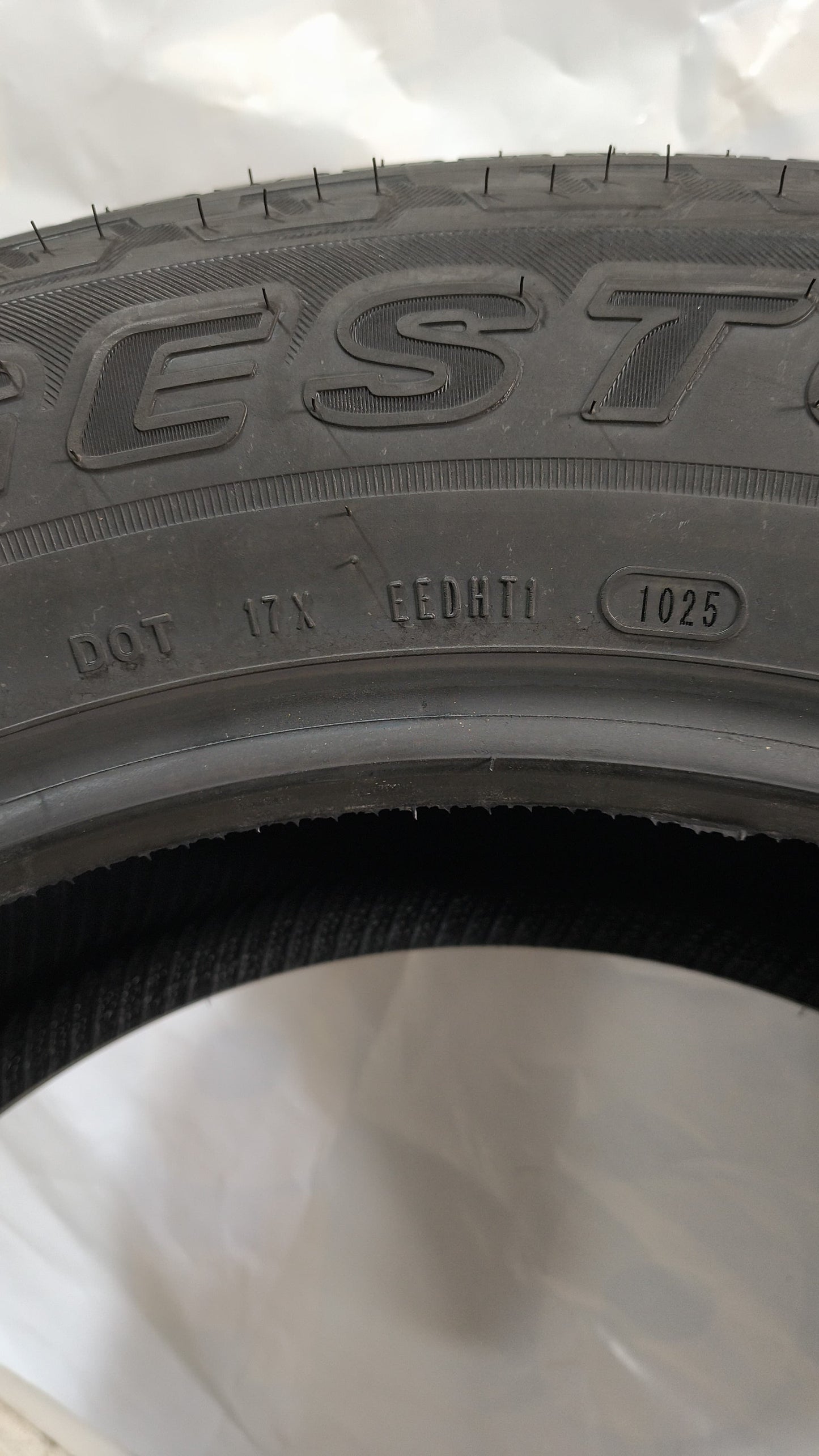 SET OF 4 - 265/60R20 Bridgestone Dueler H/T - Used Tires