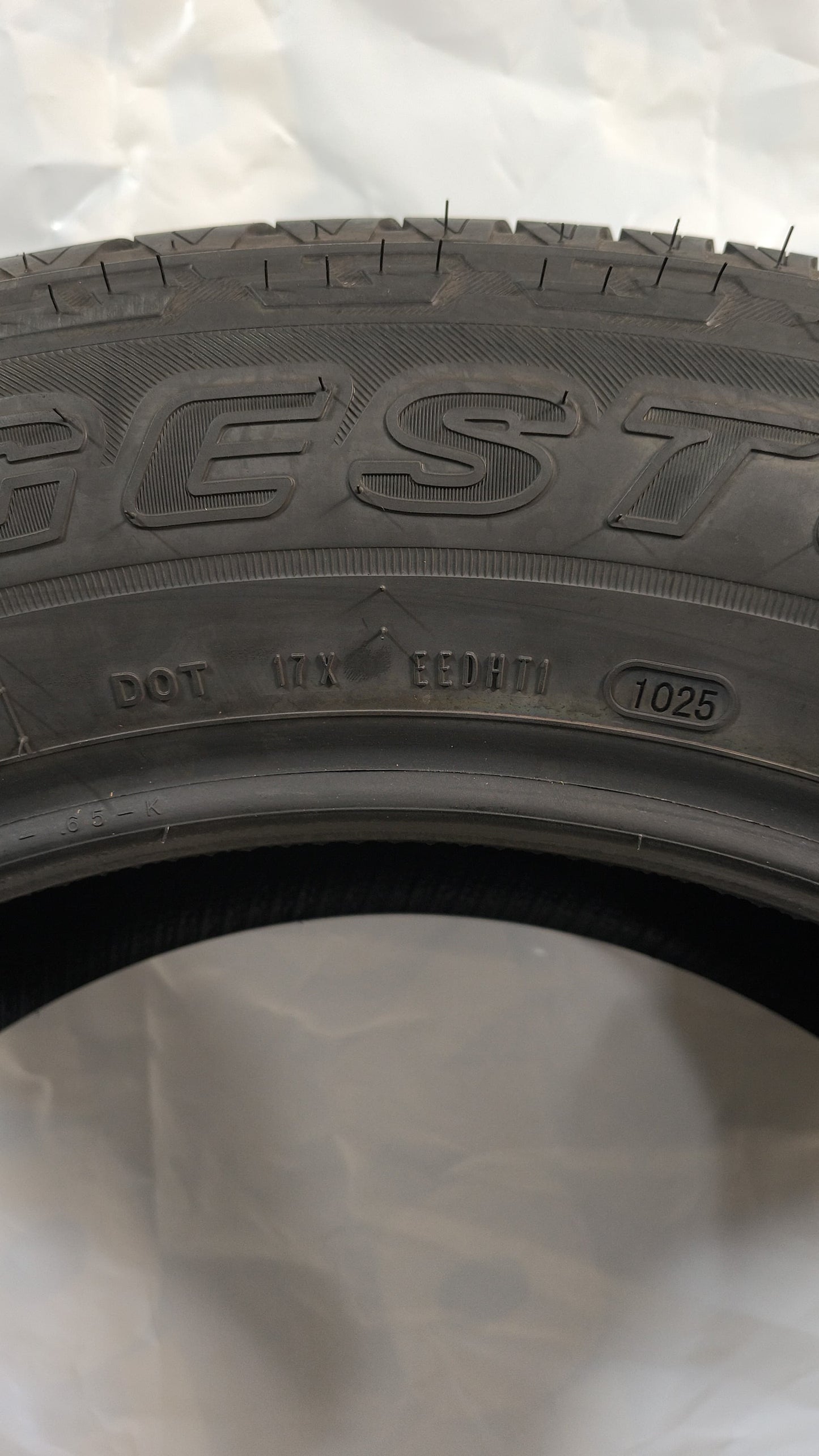 SET OF 4 - 265/60R20 Bridgestone Dueler H/T - Used Tires