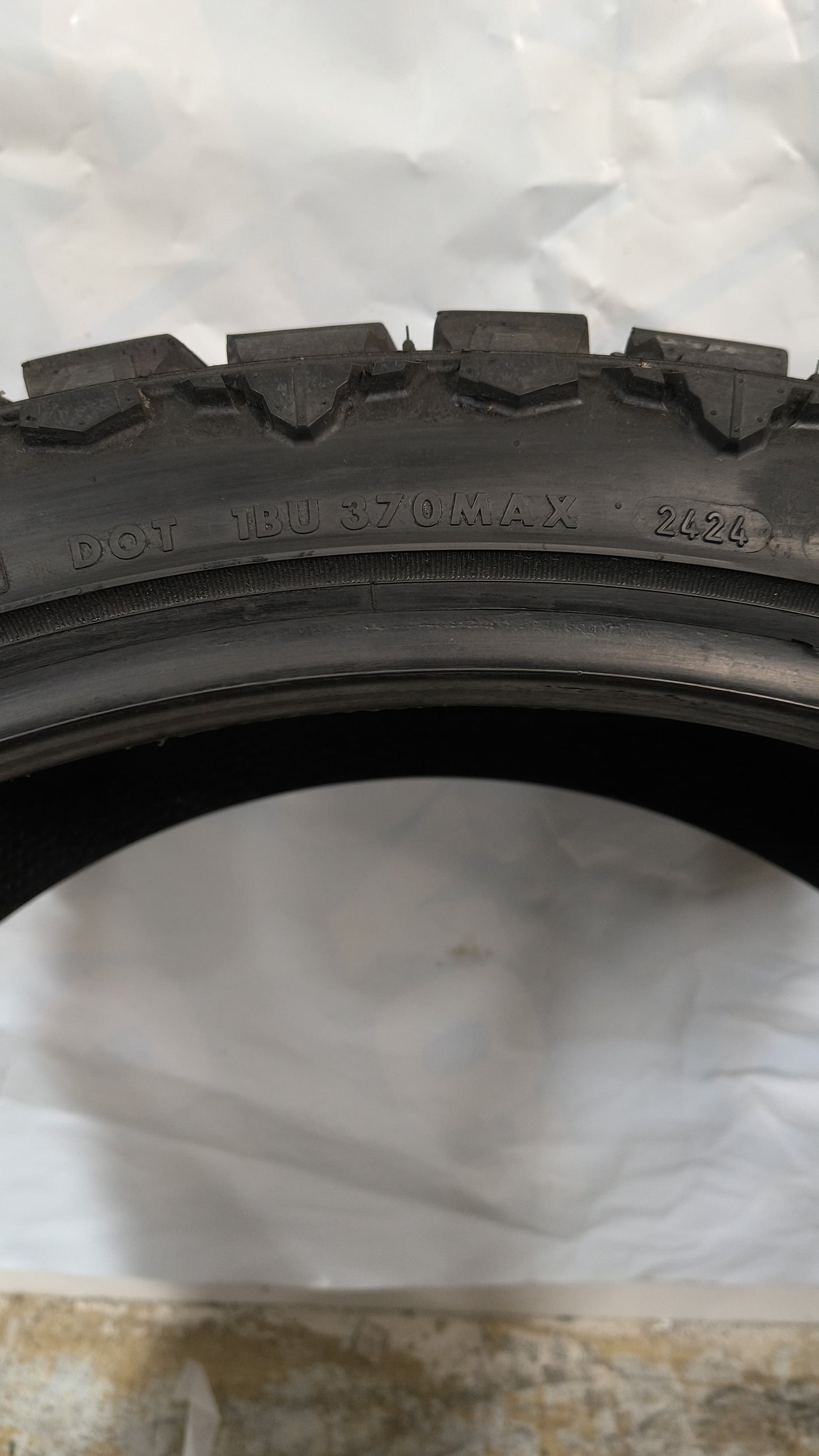 SET OF 2 - 35X12.50R24 Venom Power Terra Hunter R/T+ - Used Tires