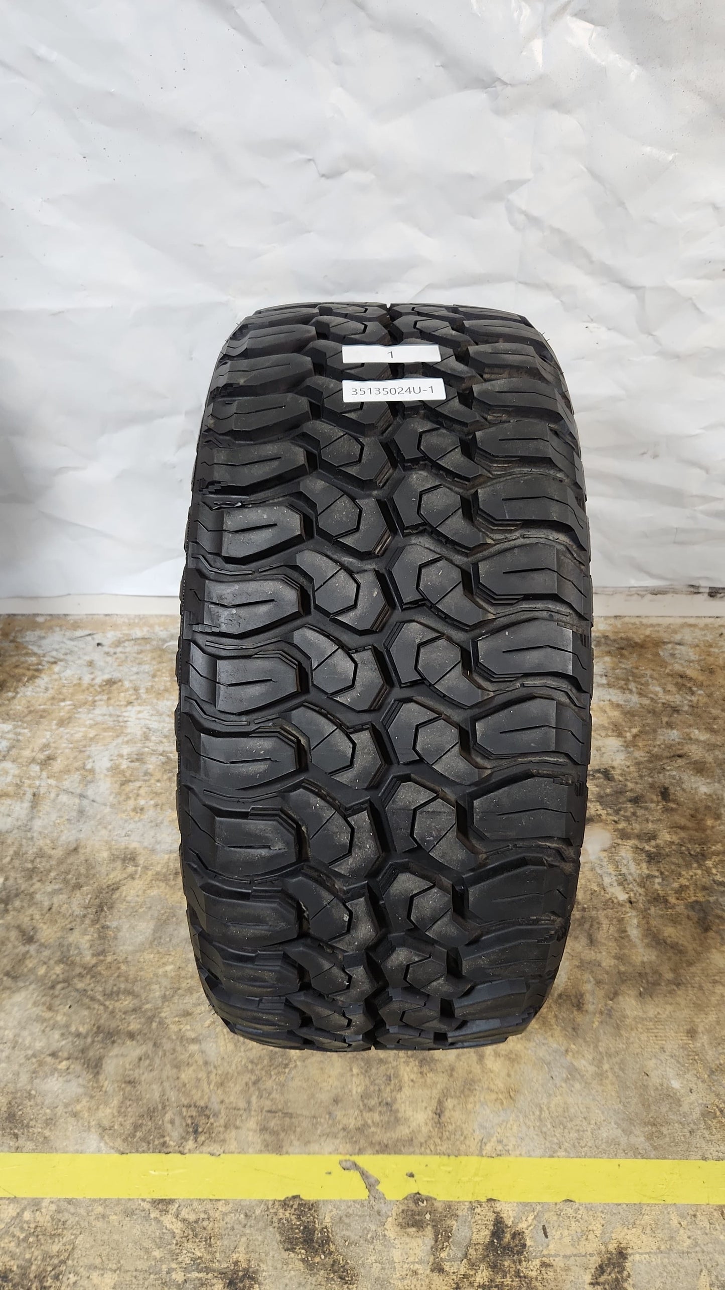 Used - 35X13.50R24 Delinte Bandit M/T 13/32