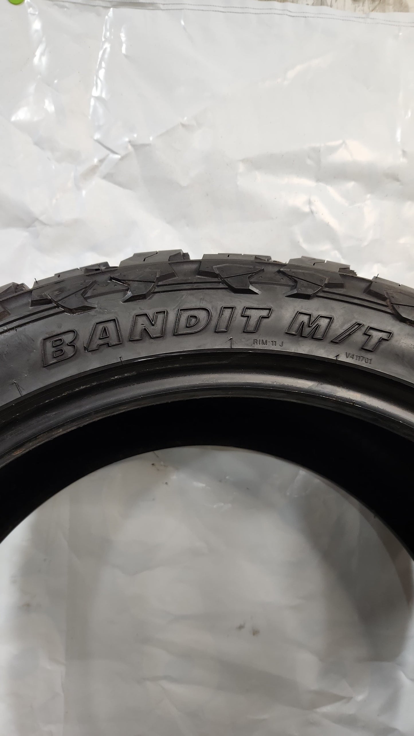 Used - 35X13.50R24 Delinte Bandit M/T 13/32