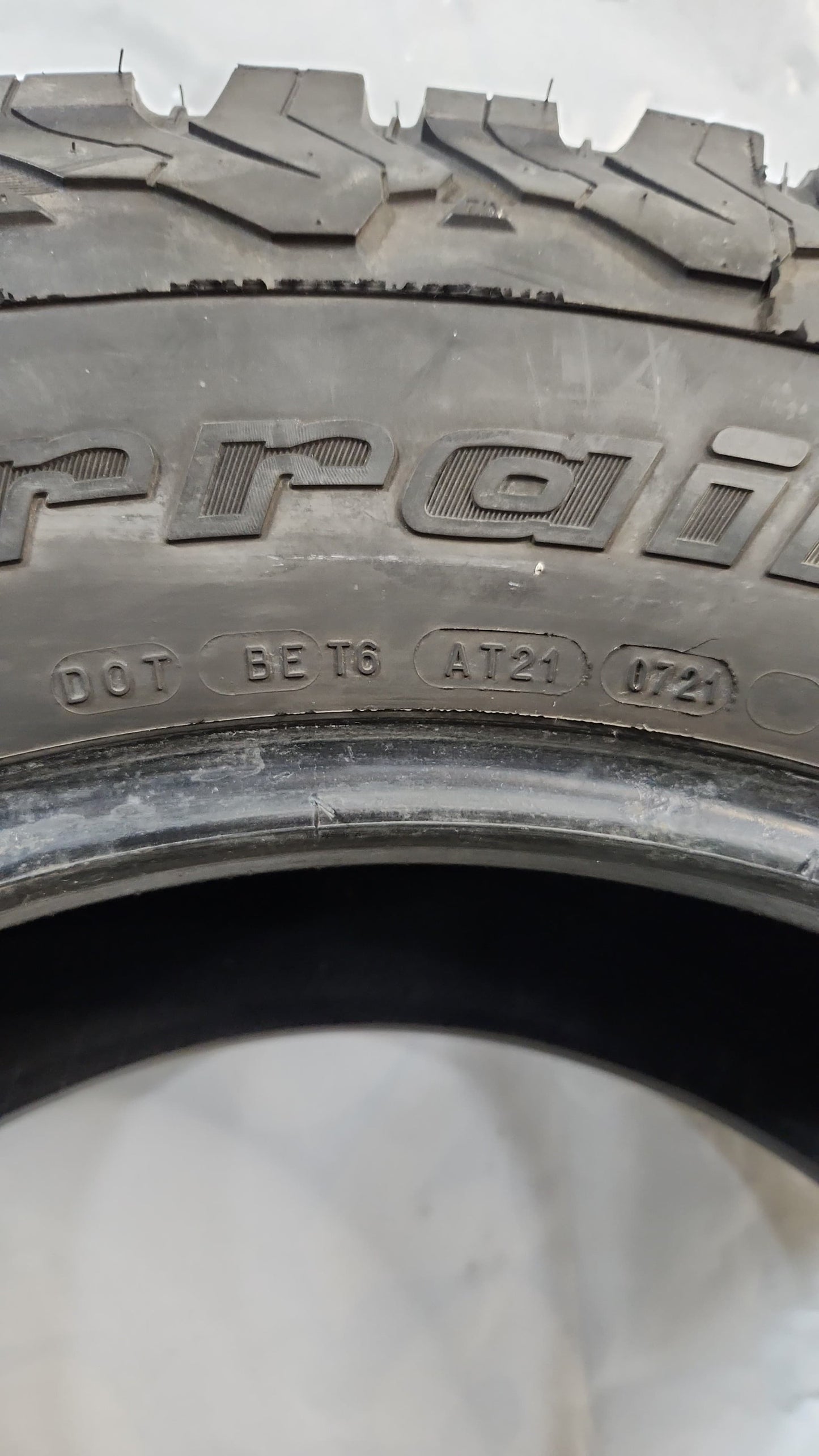 Used Tire - 325/60R20 BFGoodrich All-Terrain T/A KO2 7/32