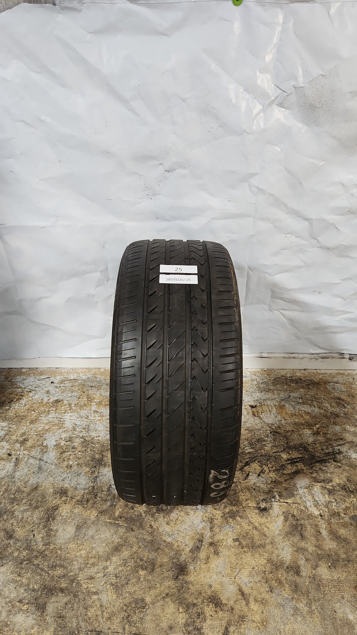 Used Tire - 285/35R22 Lexani LX-TWENTY