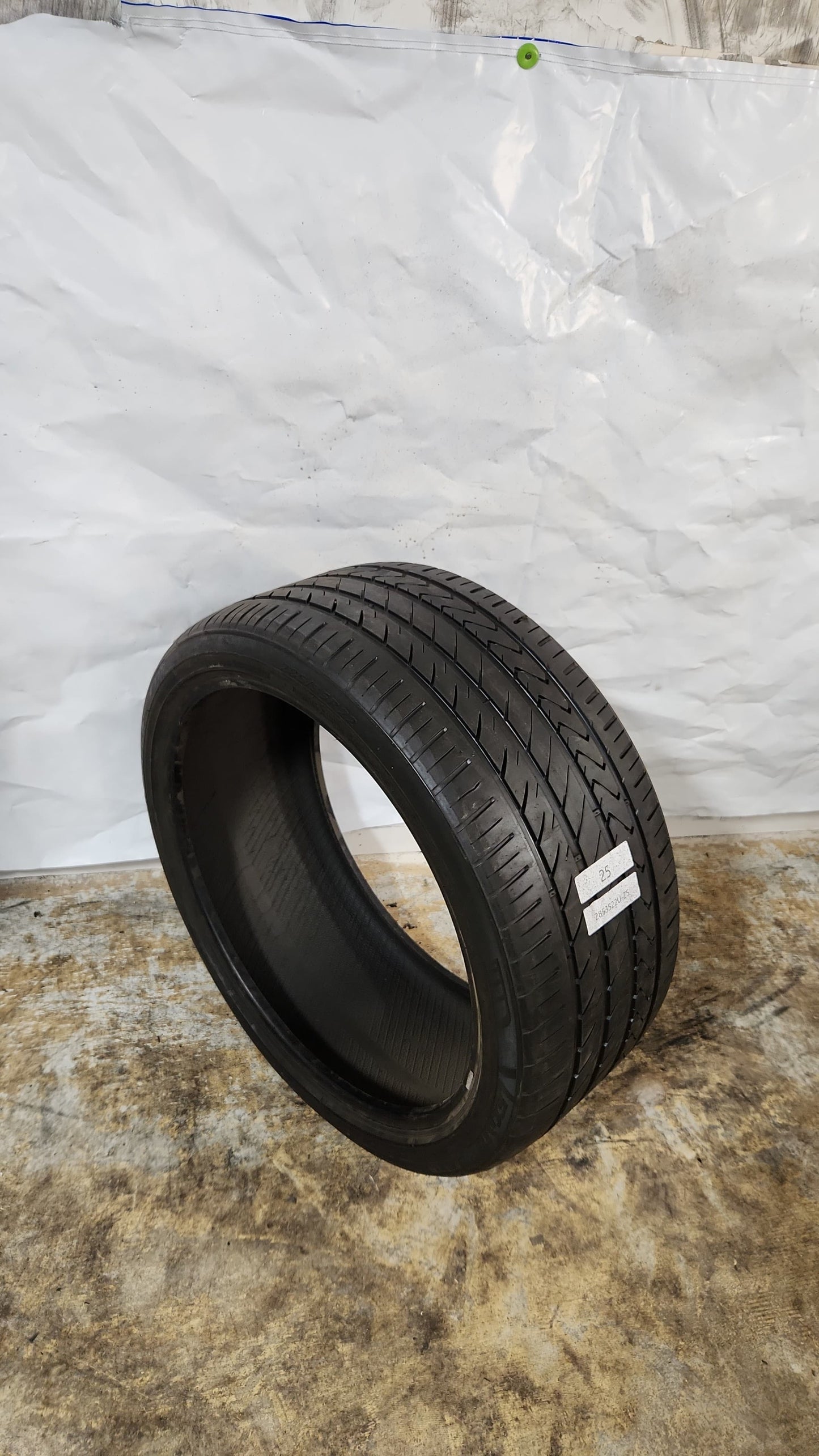 Used Tire - 285/35R22 Lexani LX-TWENTY