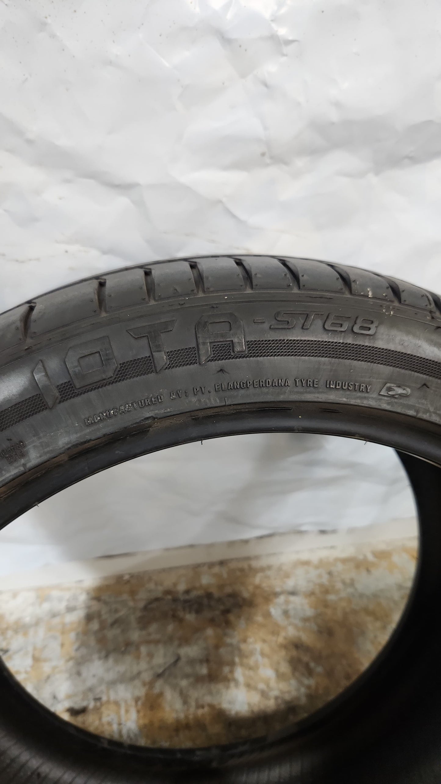 Used Tire - 315/35R20 Accelera IOTA-ST68