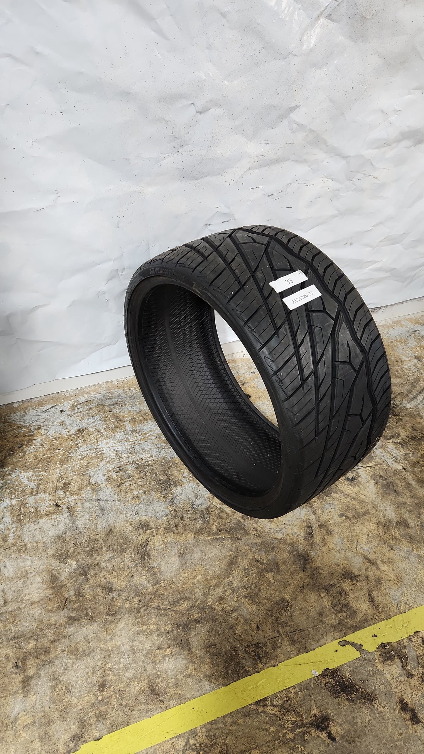Used Tire - 295/25R22 Venom Power RAGNAROK GTS 7/32