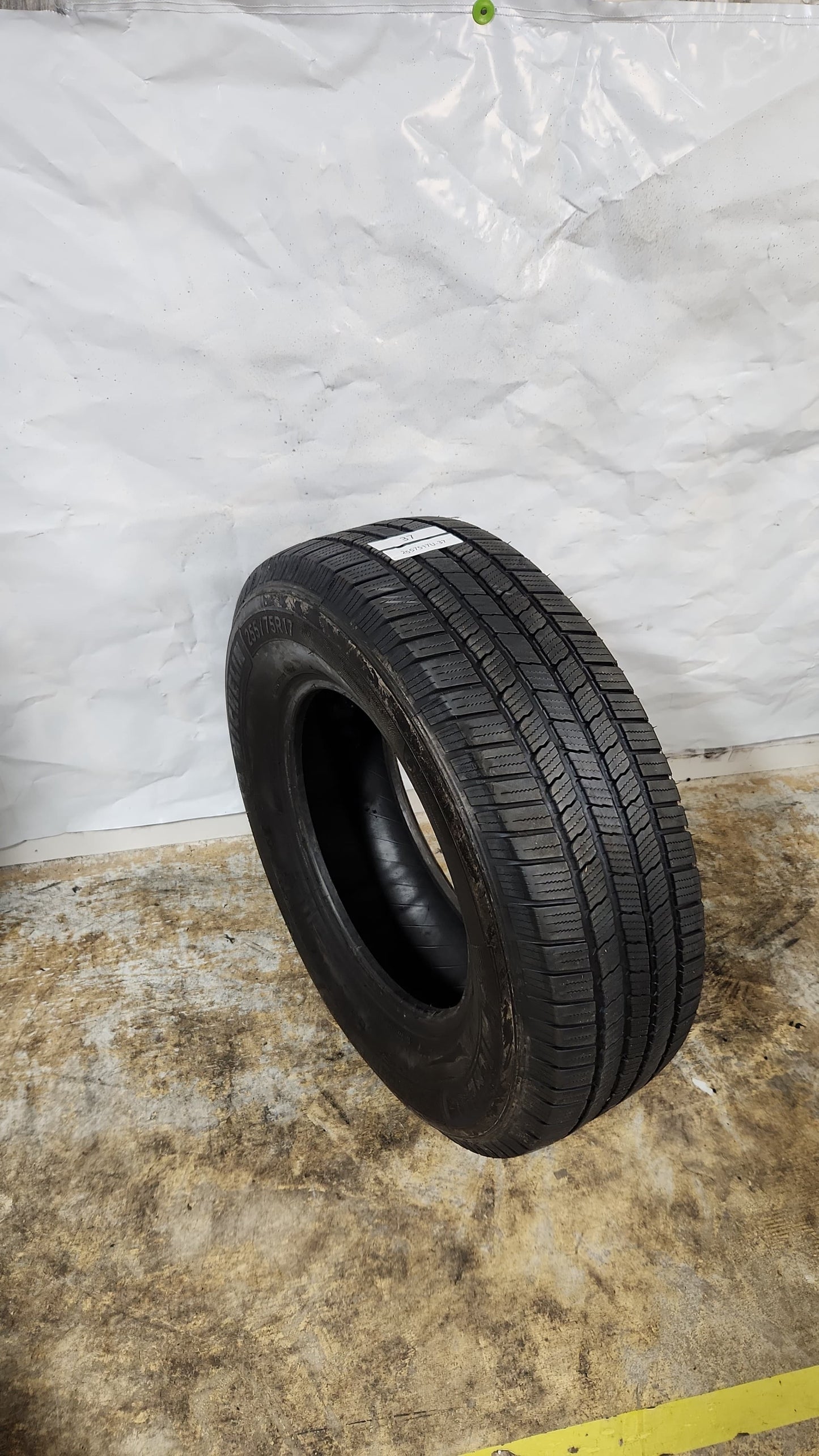 Used Tire - 255/75R17 Michelin Defender LTX M/S