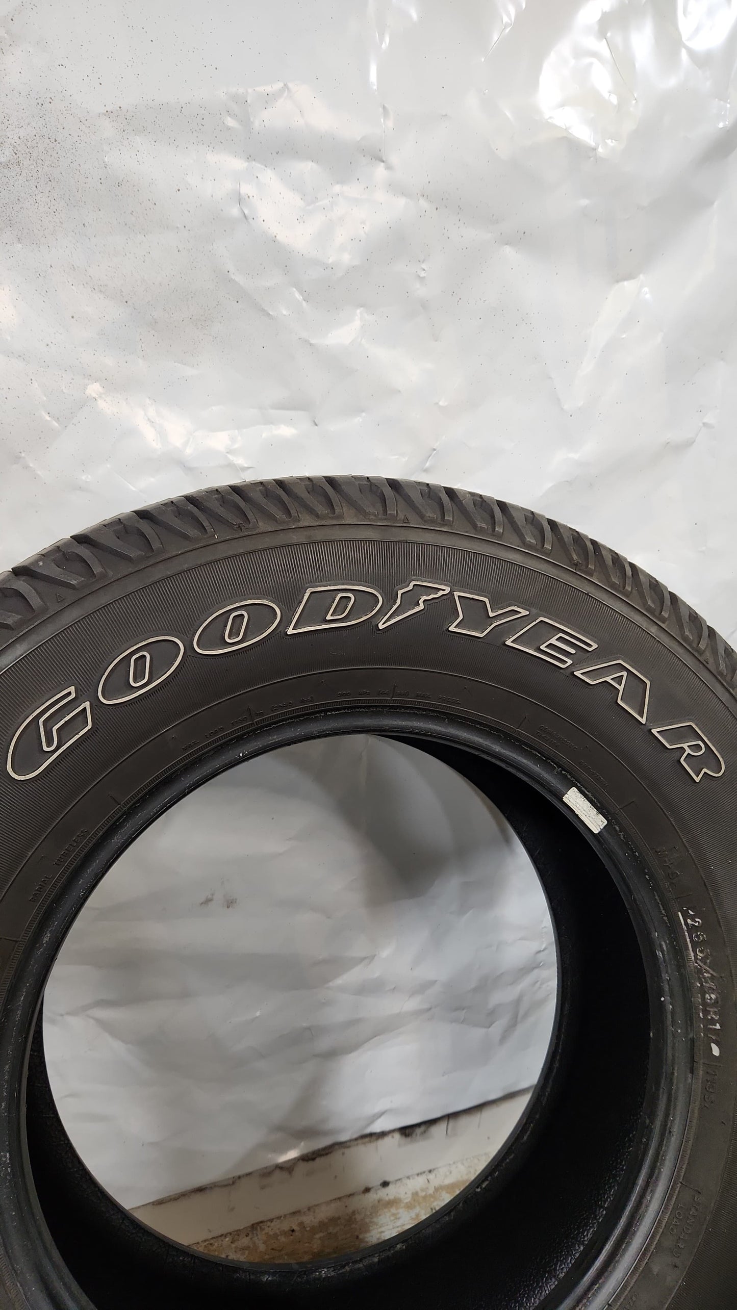 Used Tire - 255/75R17 Goodyear Wrangler SR-A