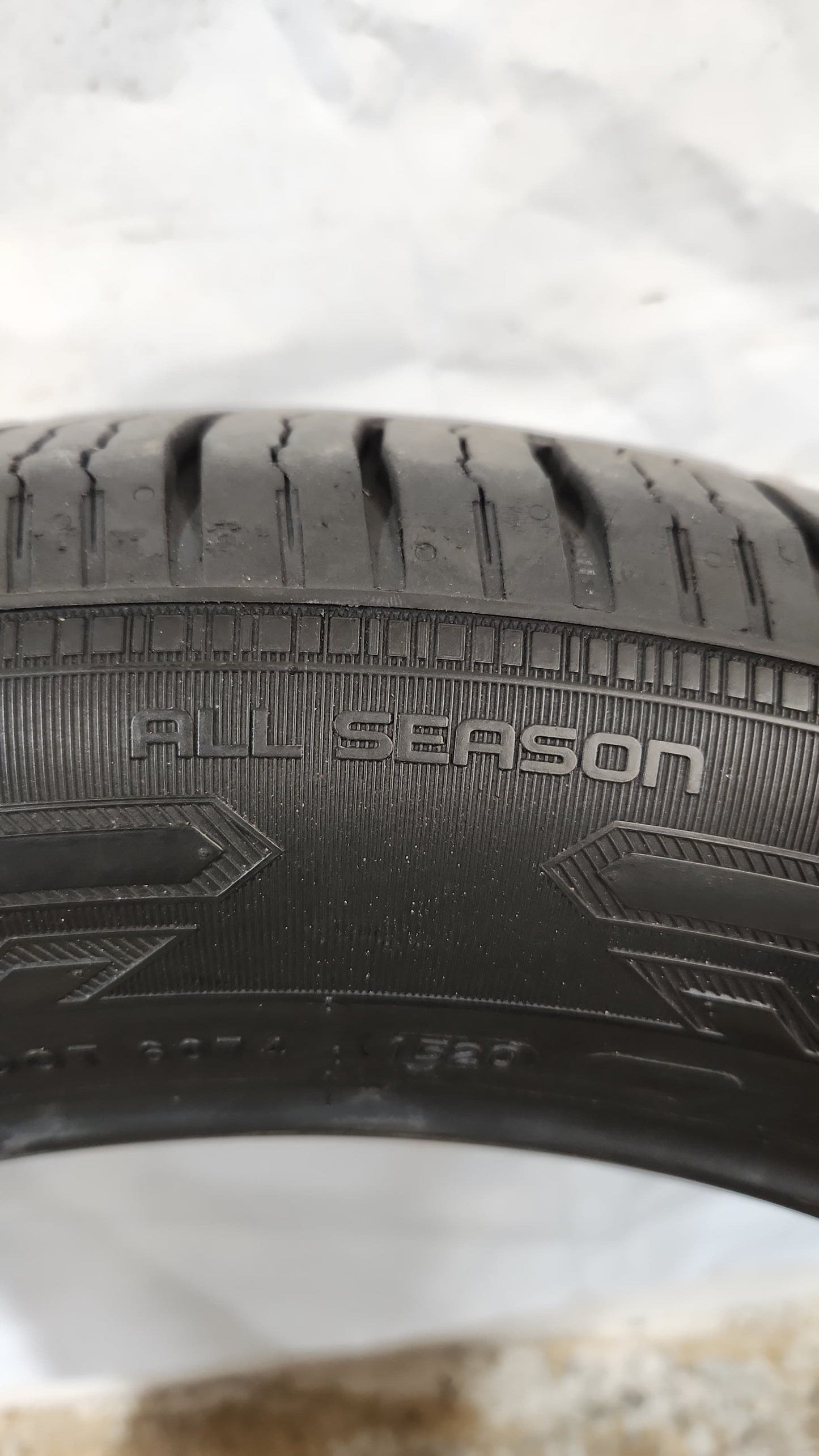 Used Tire - 255/55R20 Nokian Tyres eNTYRE C/S