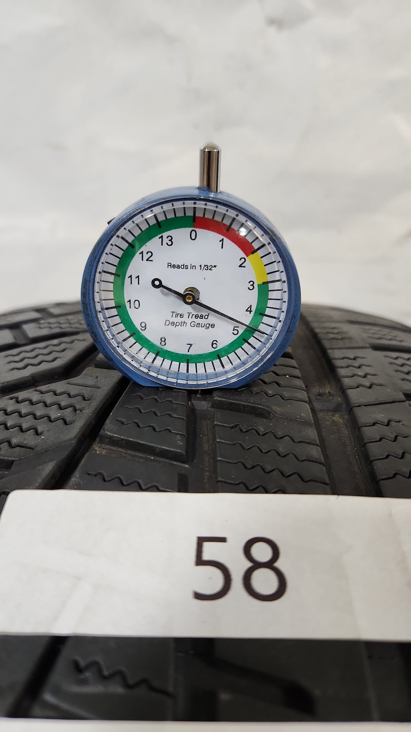 Used Tire - 235/55R18 Hankook Winter I*cept evo 2 SUV
