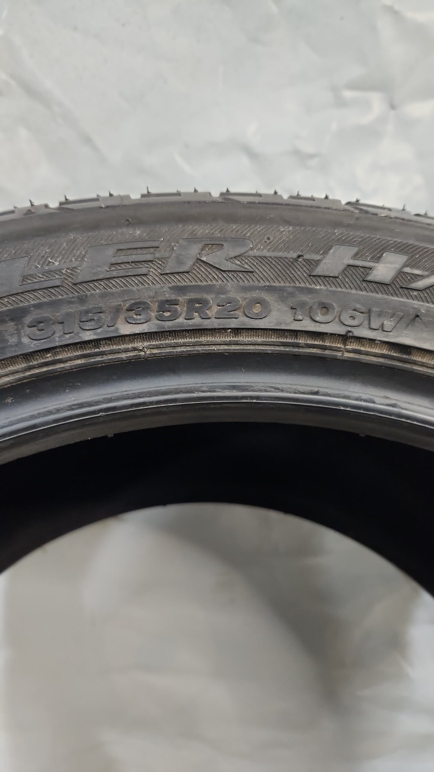 Set of 2 - 315/35R20 Bridgestone Dueler H/P Sport 8/32 - Used Tires