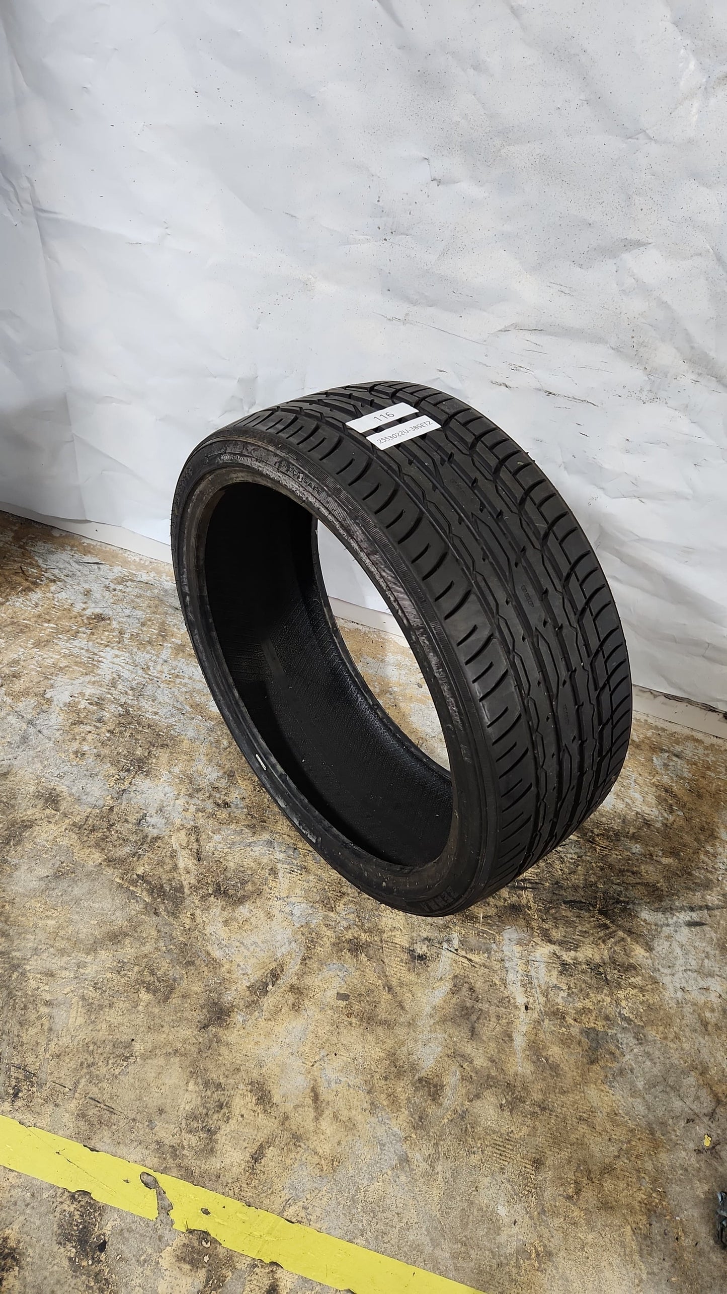 Set of 2 - 255/30R22 Zenna Argus UHP 7/32 - Used Tires