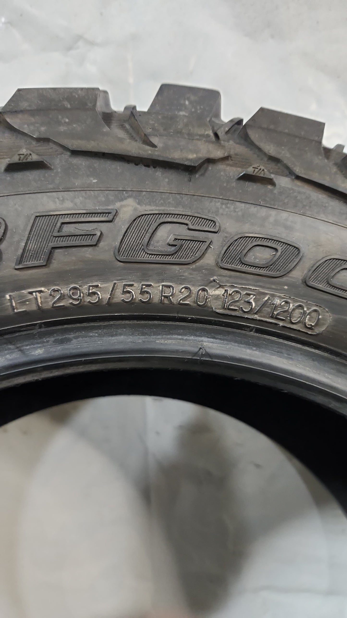 Used Tire - 295/55R20 BFGoodrich Mud-Terrain T/A KM3 11/32