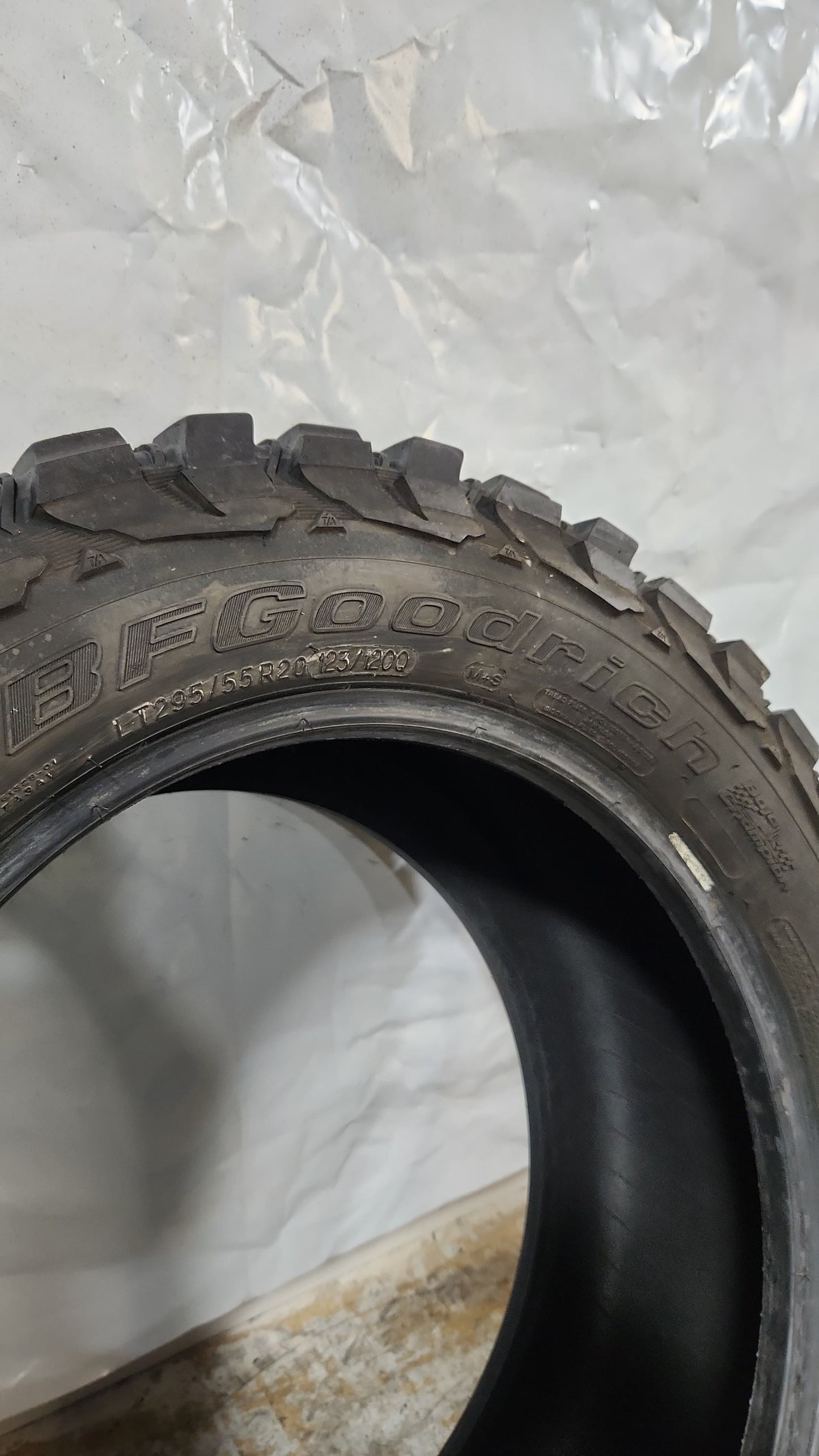 Used Tire - 295/55R20 BFGoodrich Mud-Terrain T/A KM3 11/32