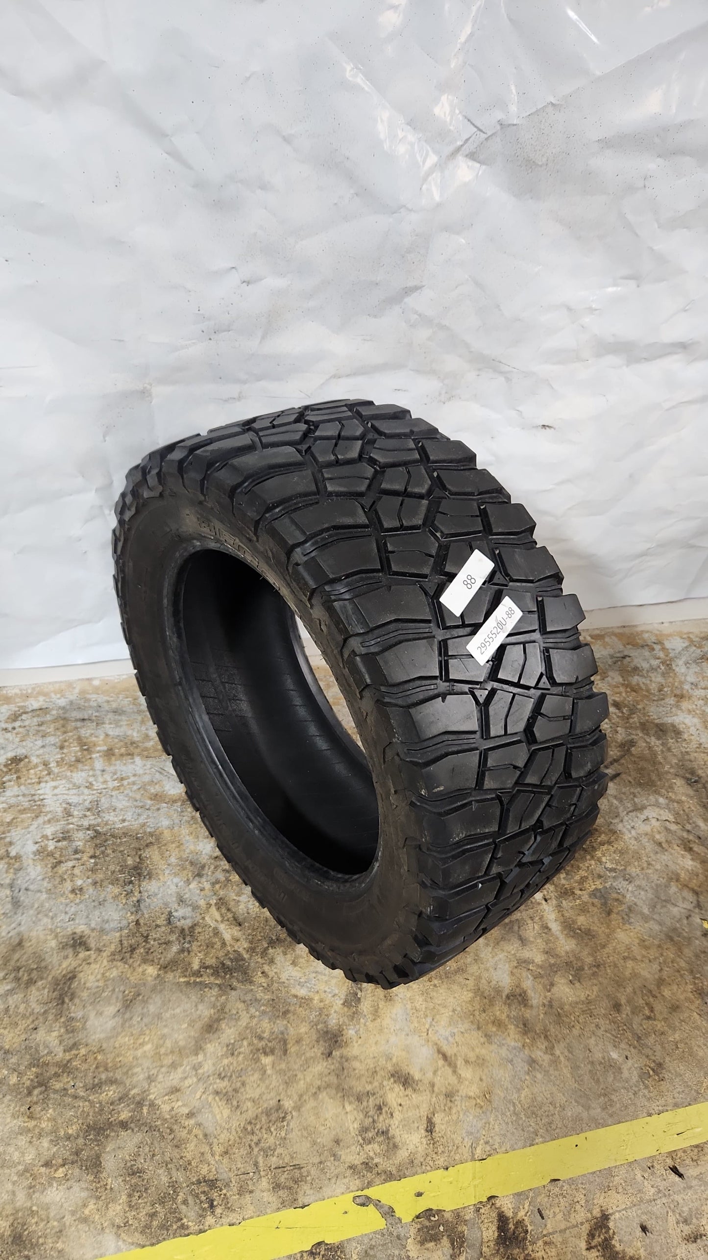 Used Tire - 295/55R20 BFGoodrich Mud-Terrain T/A KM3 11/32