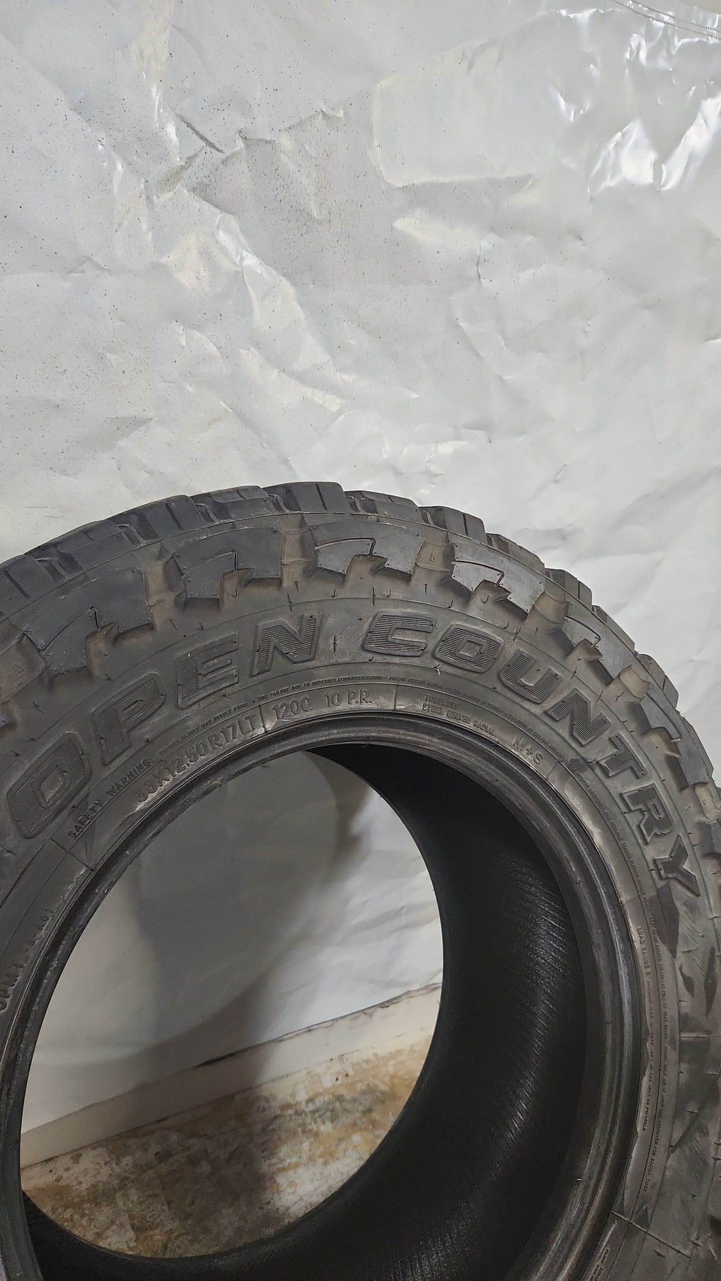 Used Tire - 33X12.50R17 Toyo Open Country M/T
