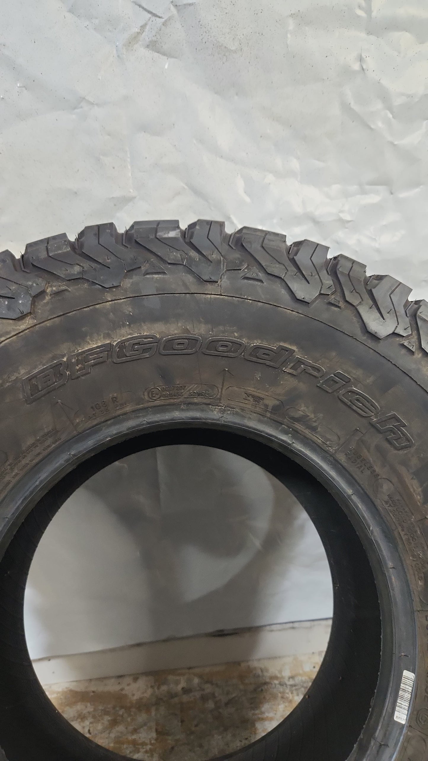 Used Tire - 33X12.50R15 BFGoodrich All-Terrain T/A KO2 9/32