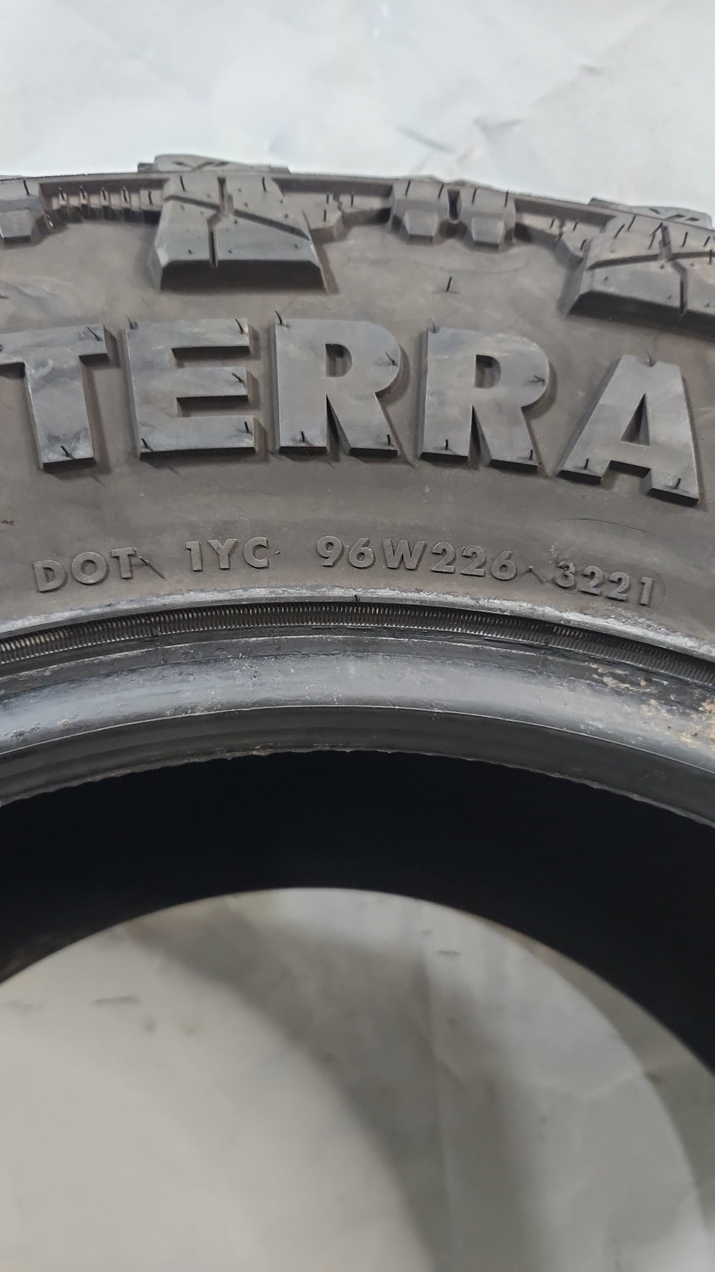 Used Tire - 35X13.50R20 Venom Power Terra Hunter M/T