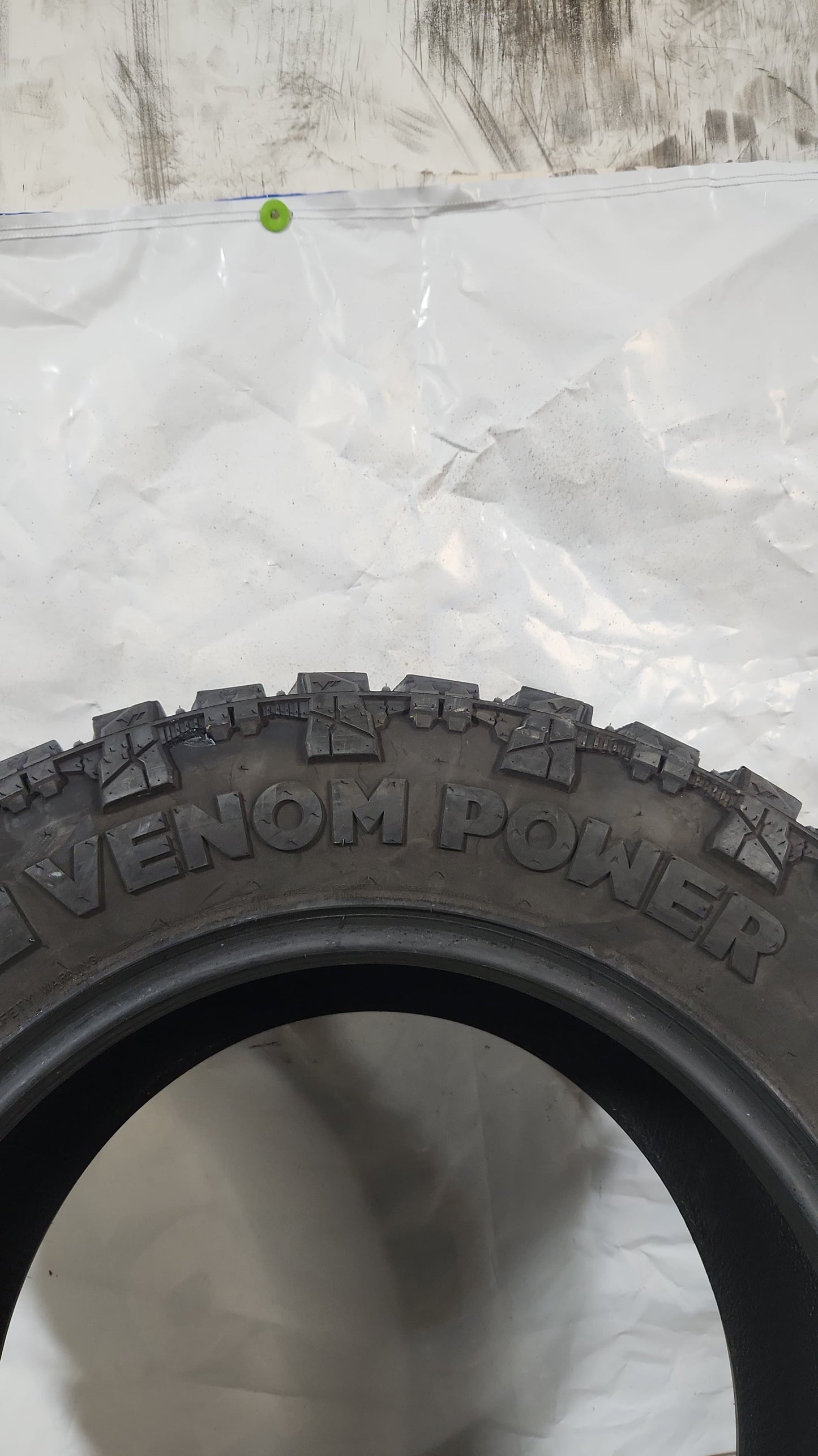 Used Tire - 35X13.50R20 Venom Power Terra Hunter M/T