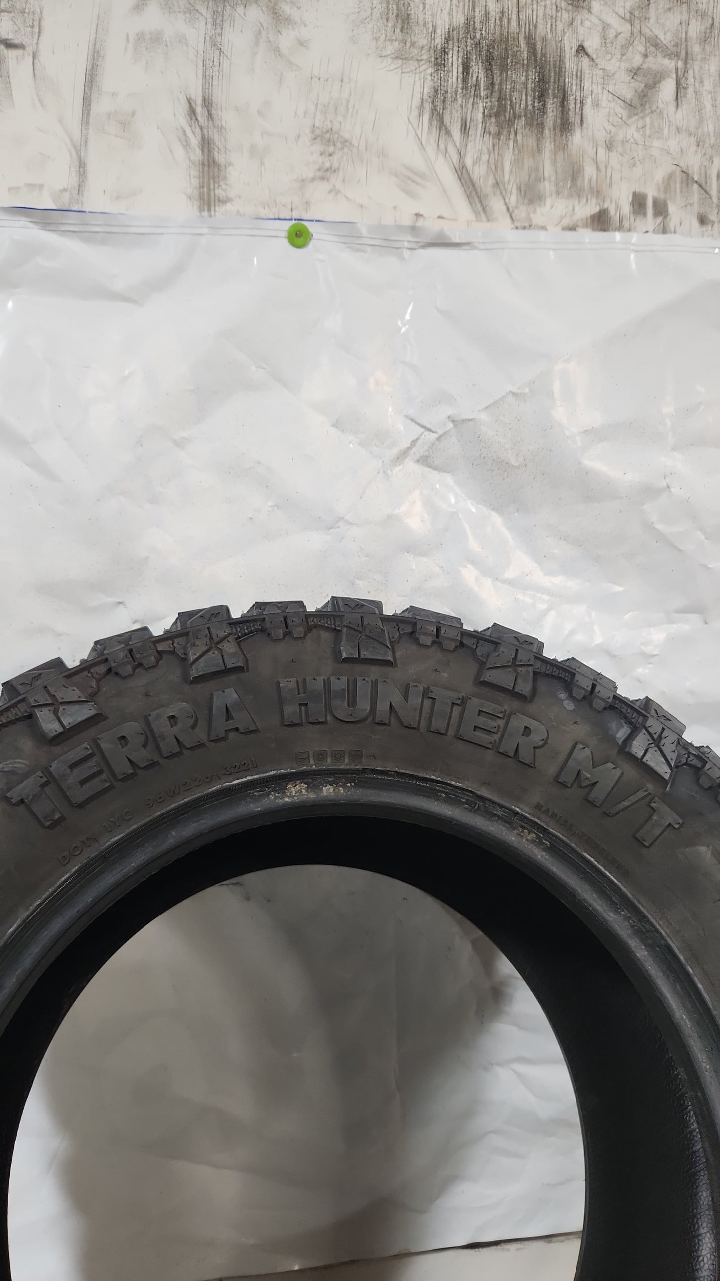 Used Tire - 35X13.50R20 Venom Power Terra Hunter M/T