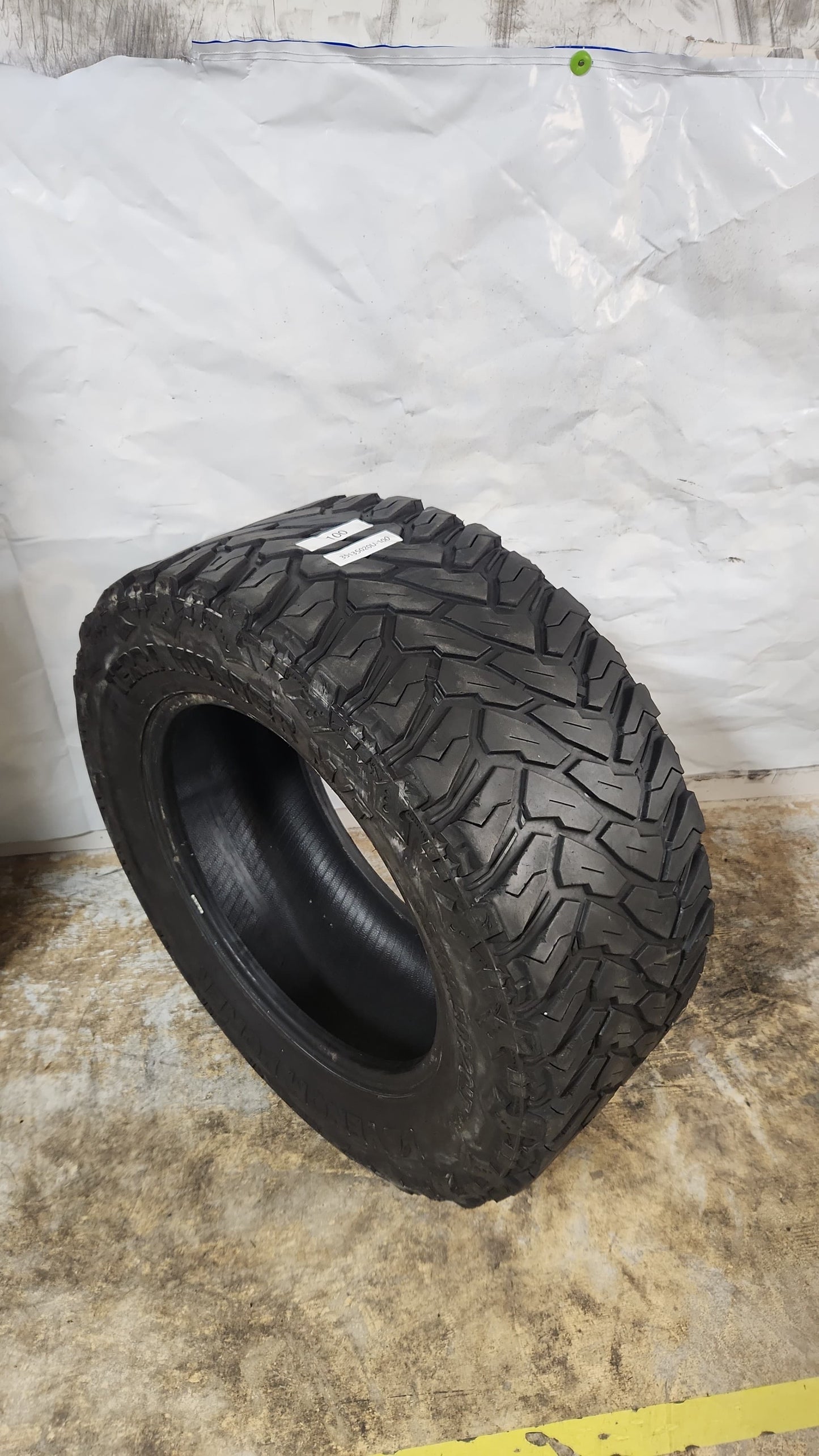 Used Tire - 35X13.50R20 Venom Power Terra Hunter M/T