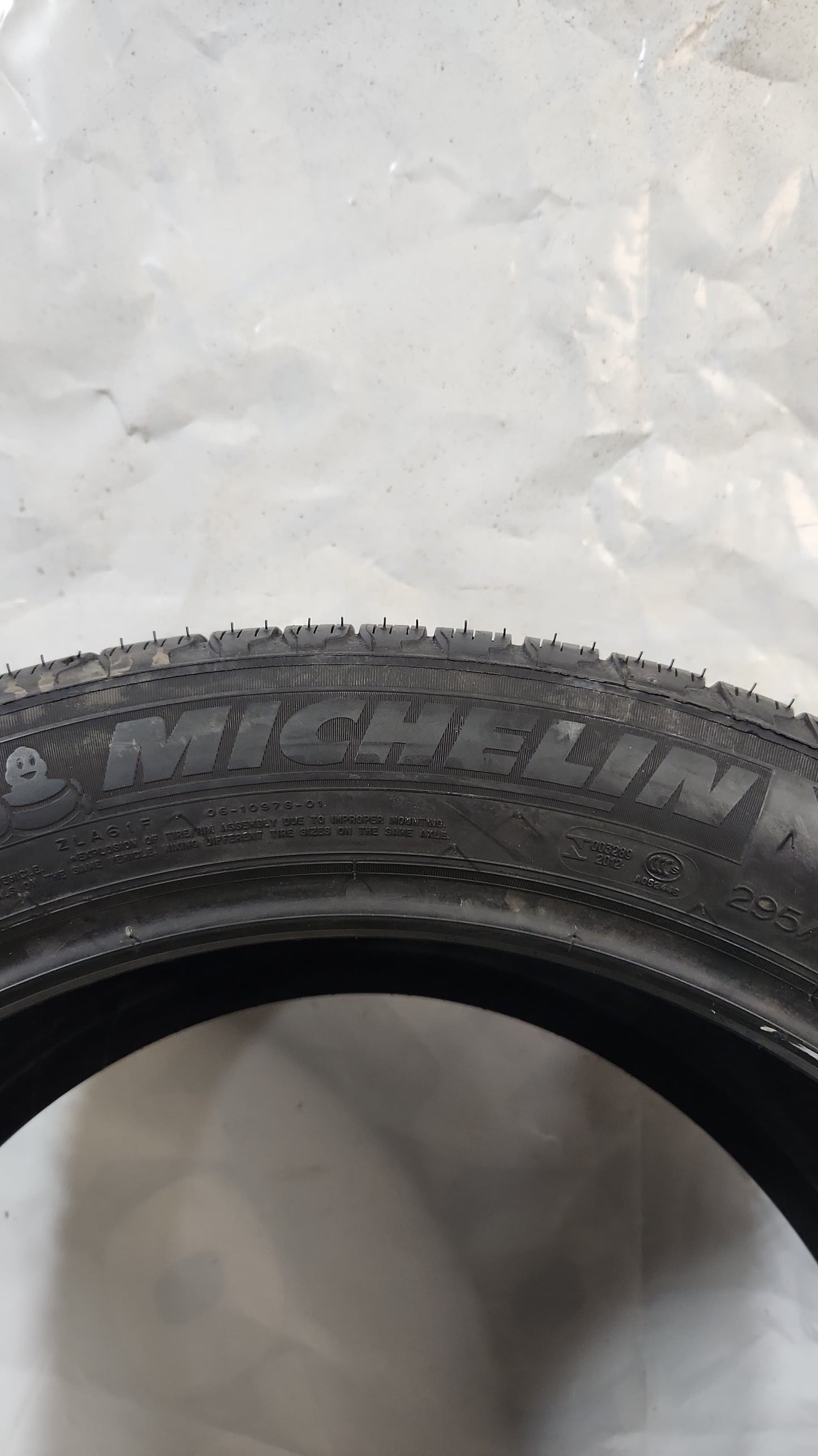 Used Tire - 295/40R20 Michelin Latitude Tour HP