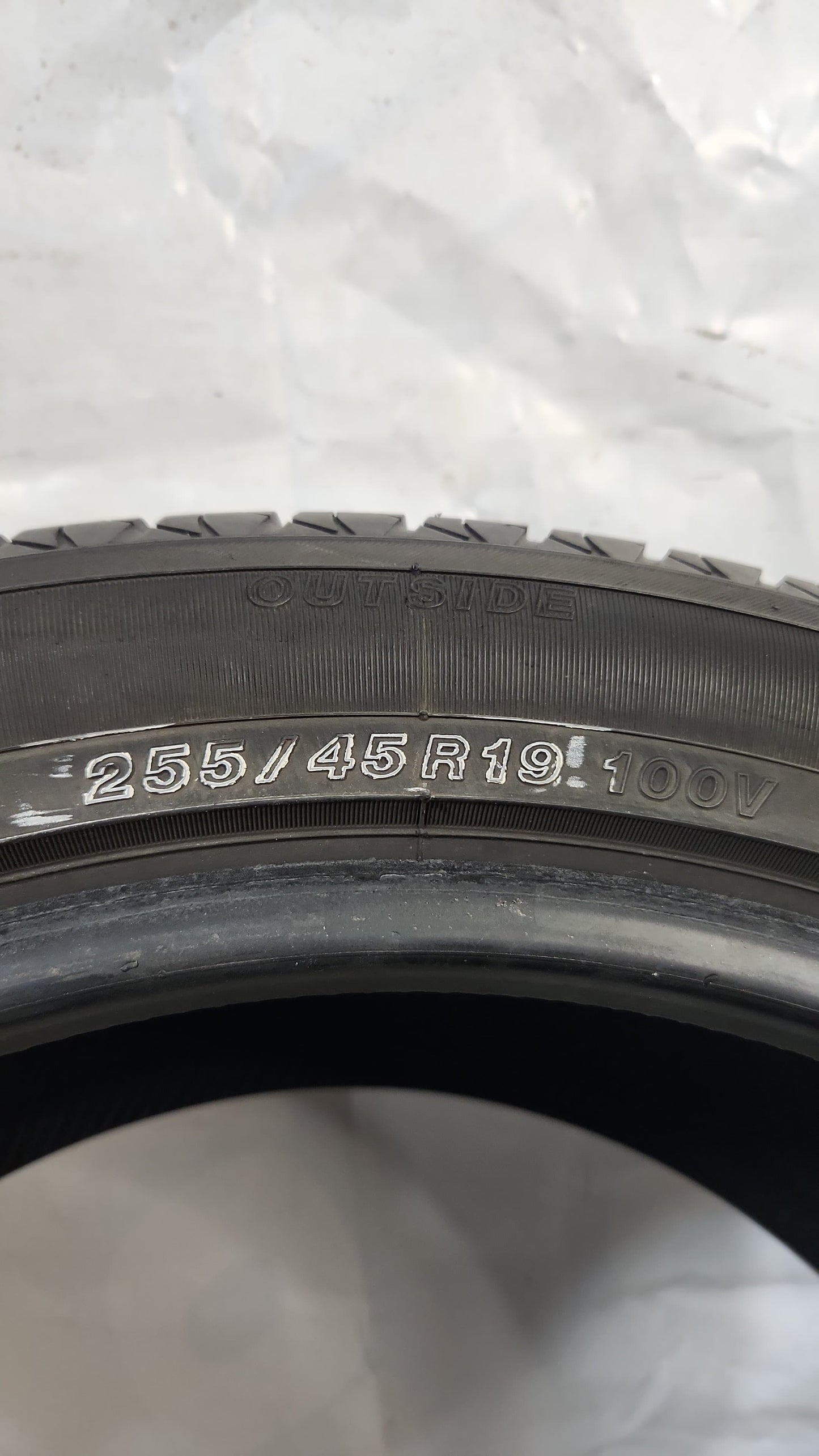 Used Tire - 255/40R19 Yokohama Avid Ascend GT