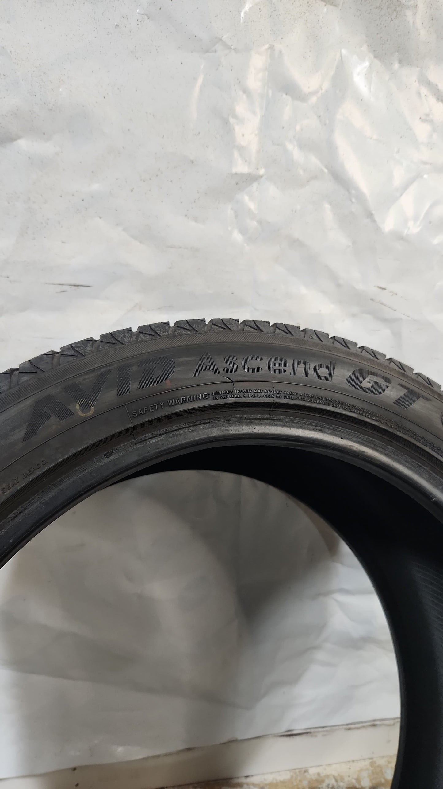 Used Tire - 255/40R19 Yokohama Avid Ascend GT