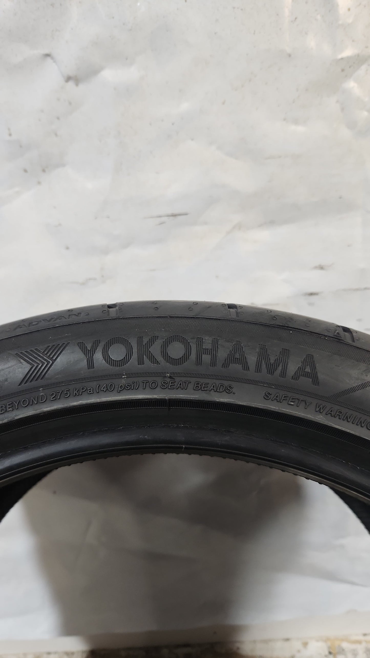 Used Tire - 325/30R19 Yokohama Advan Apex