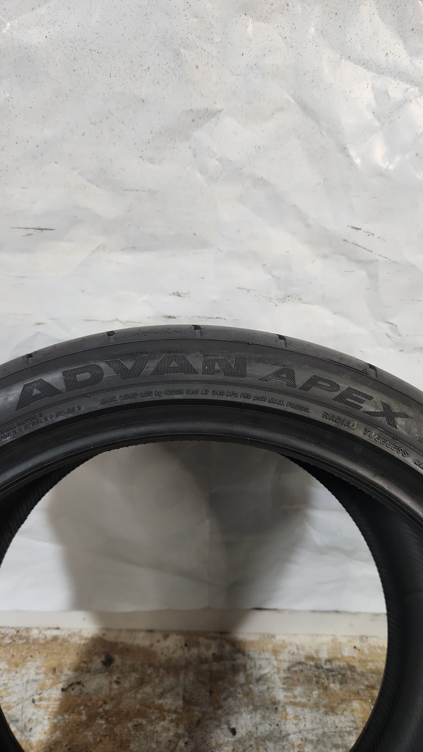 Used Tire - 325/30R19 Yokohama Advan Apex