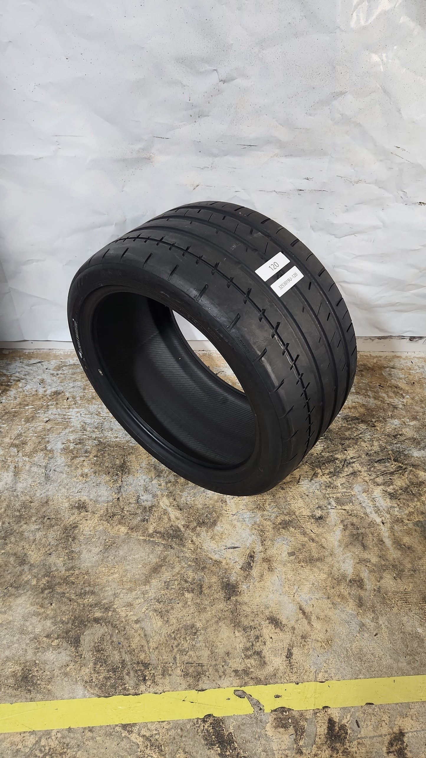 Used Tire - 325/30R19 Yokohama Advan Apex