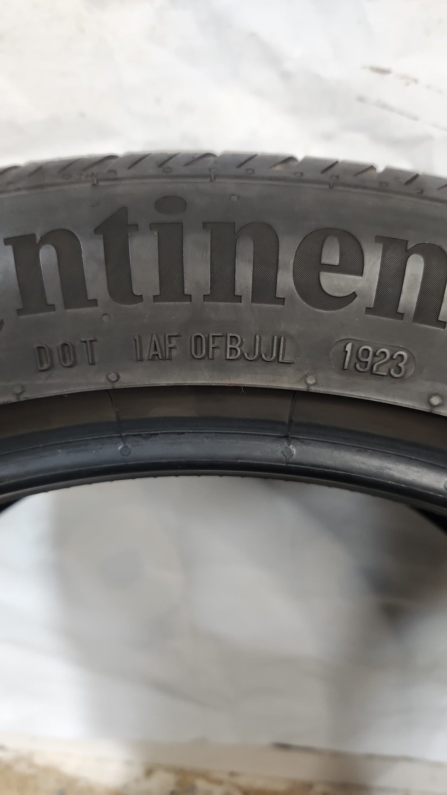 Used Tire - 255/45R19 Continental Pro Contact RX