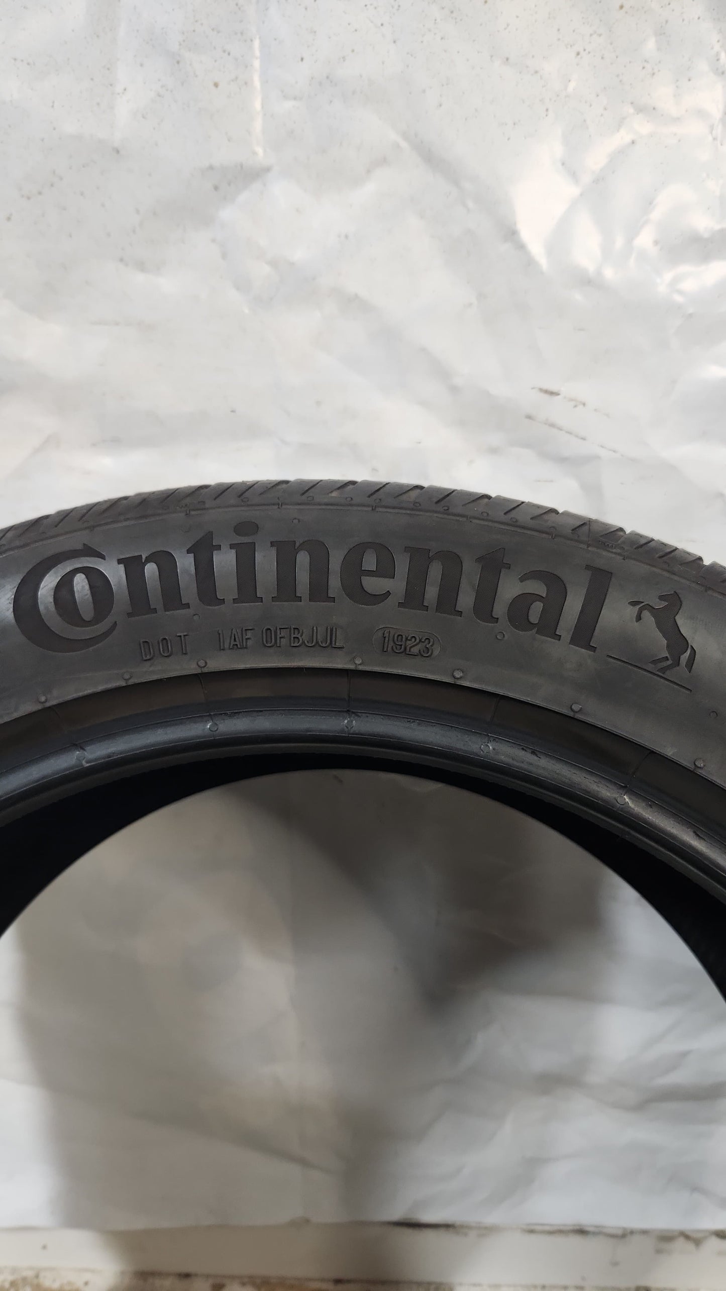 Used Tire - 255/45R19 Continental Pro Contact RX