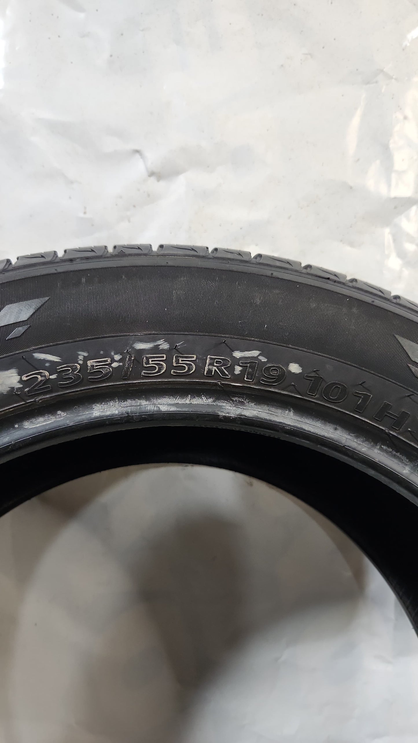 Used Tire - 235/55R19 Kumho Crugen Premium