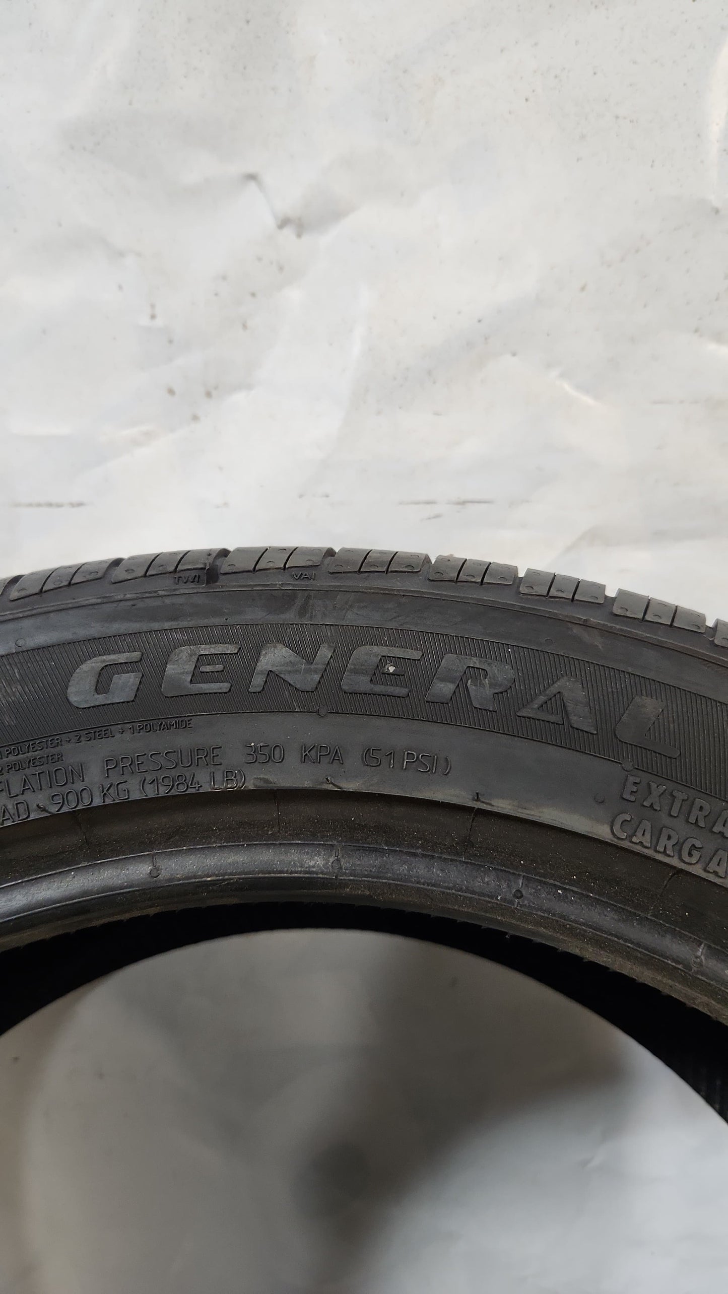Used Tire - 255/45R19 General Altimax RT43 7/32