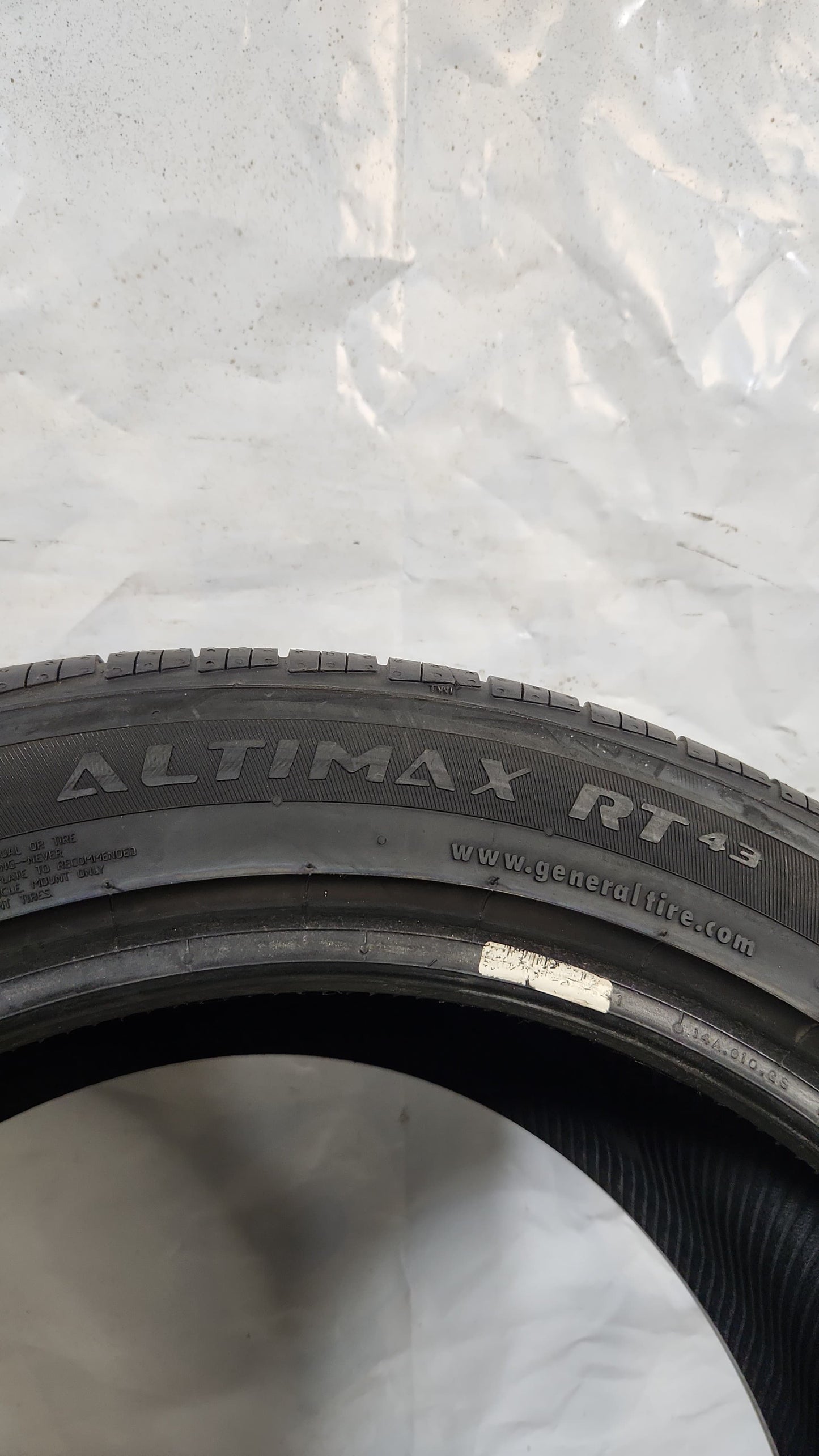 Used Tire - 255/45R19 General Altimax RT43 7/32