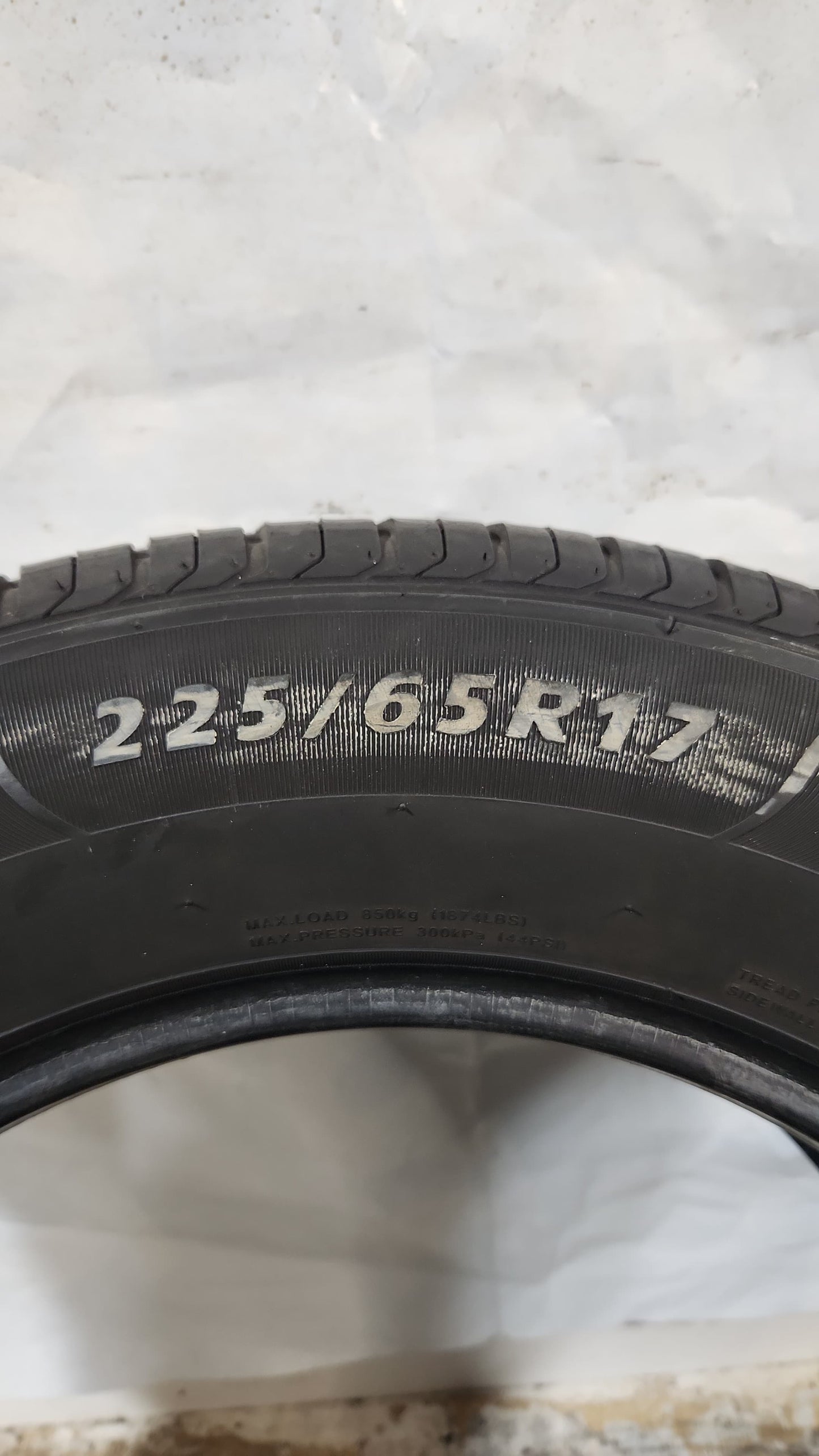 Used Tire - 225/65R17 Sailun Atrezzo SH406